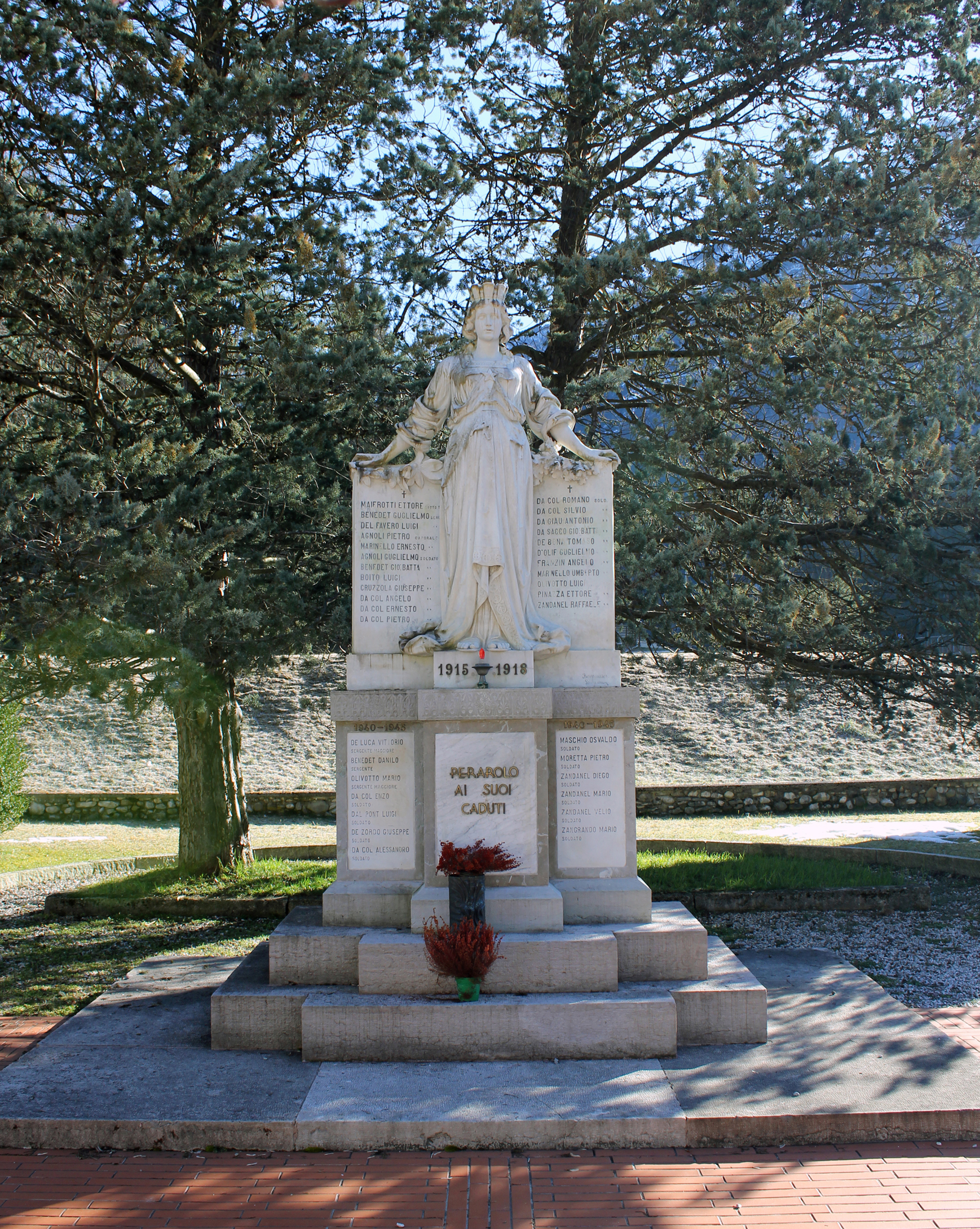 allegoria della Patria (monumento ai caduti - ad ara, opera isolata) di Bergamasco Mansueto (XX, XX)