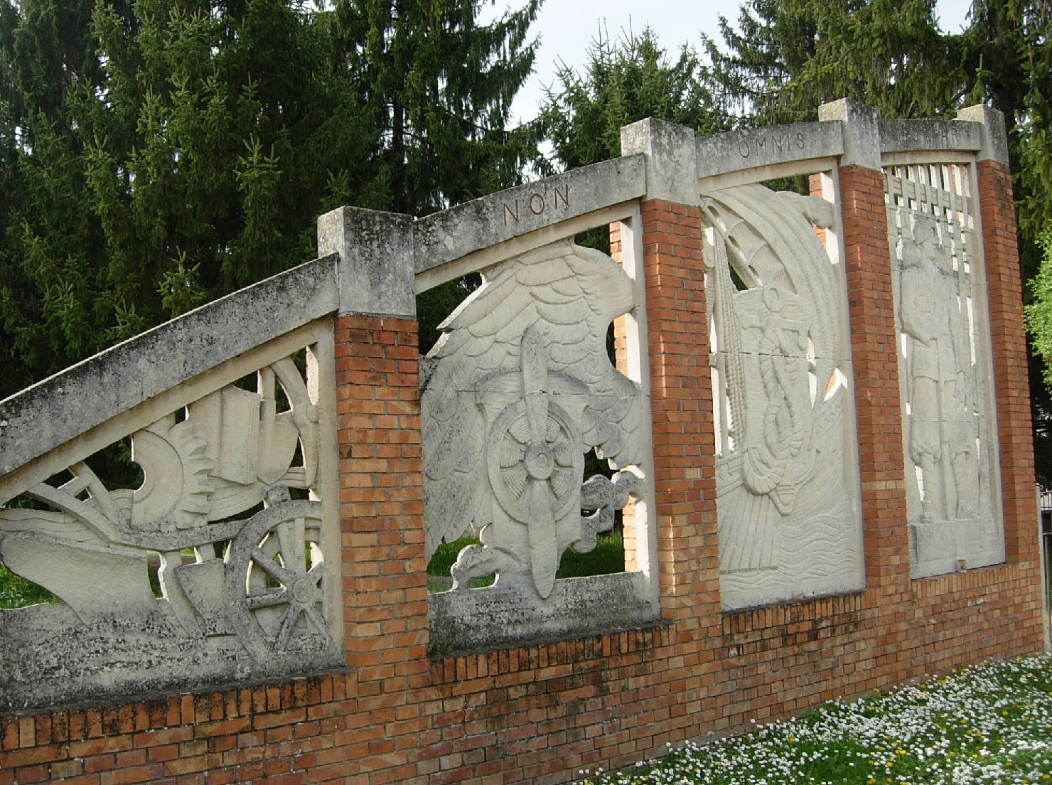 figura di soldato: fante (portale - monumentale) di Boldrin Paolo (XX)