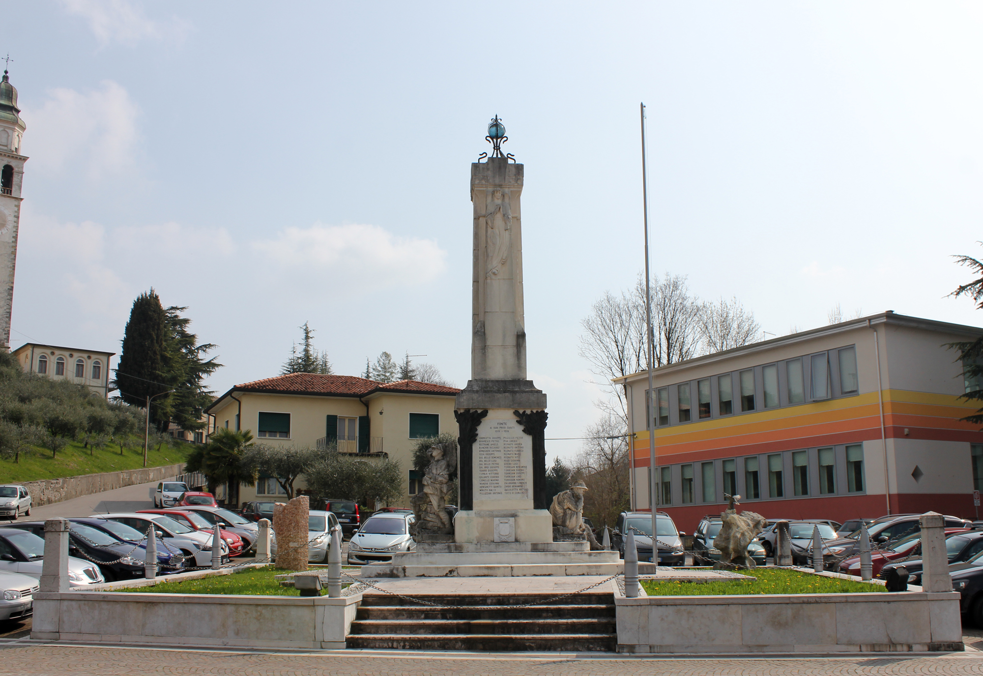 figure di soldati: fante e alpino, angelo (monumento ai caduti - ad obelisco, opera isolata) di Vinante (Francesco) Donato (XX)