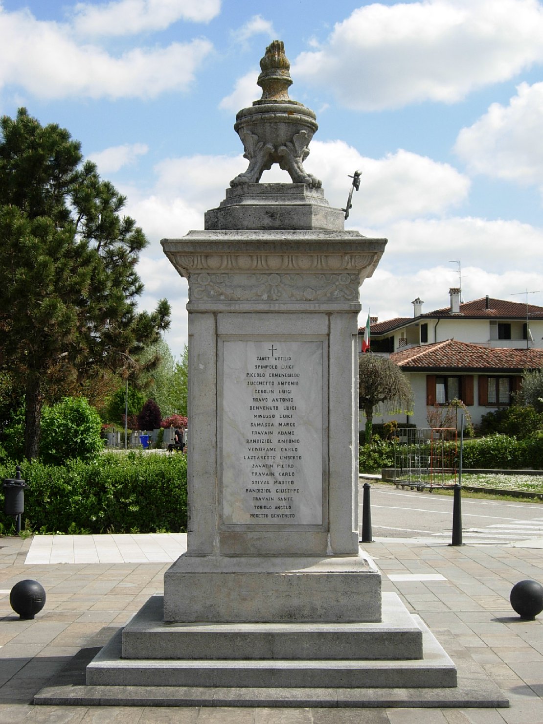 monumento ai caduti - a cippo di Boschin, Pietro (XX)