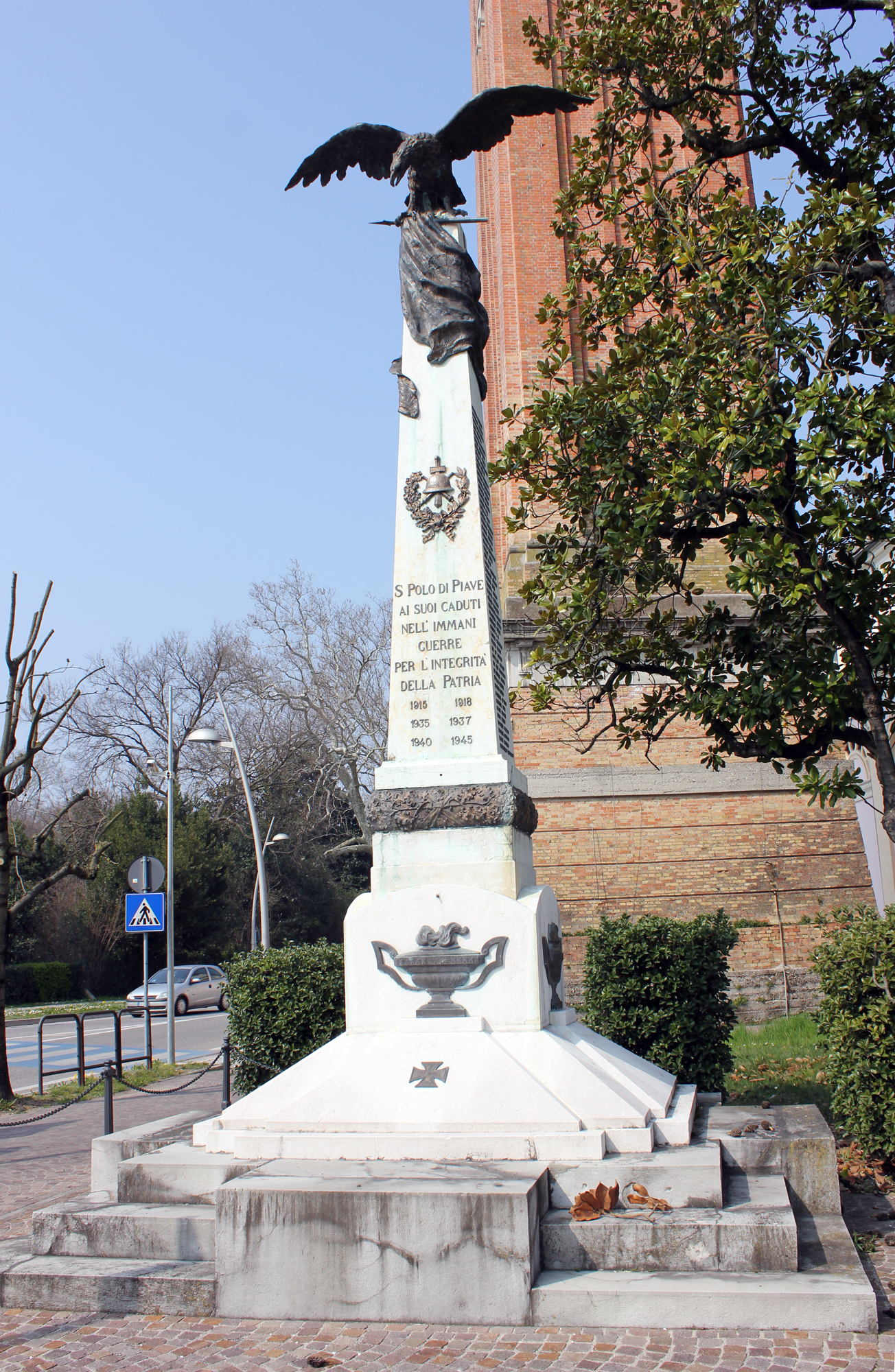 allegoria della Vittoria come aquila (monumento ai caduti - ad obelisco, opera isolata) di Garbelotto Giuseppe (XX)