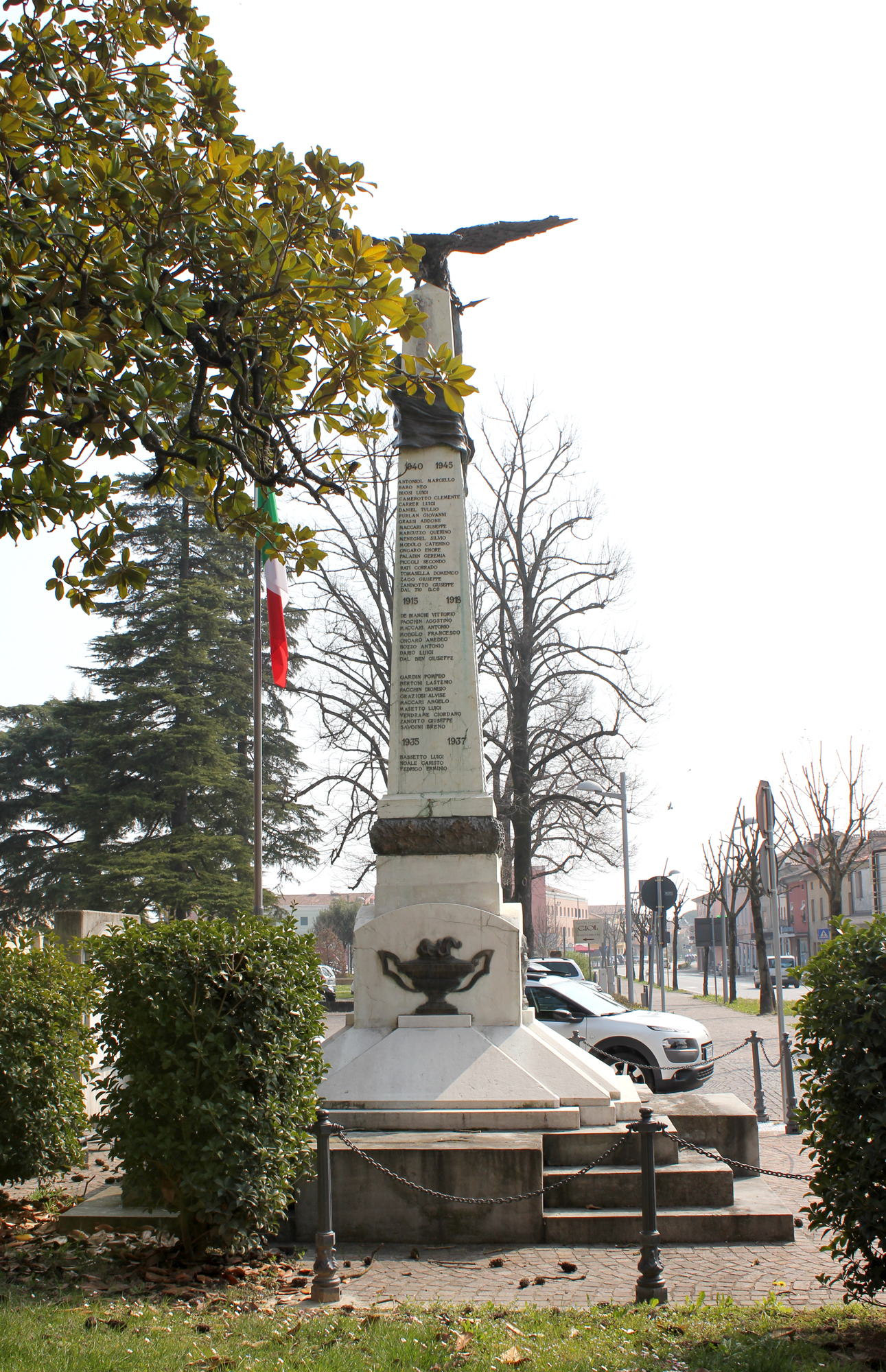 allegoria della Vittoria come aquila (monumento ai caduti - ad obelisco, opera isolata) di Garbelotto Giuseppe (XX)