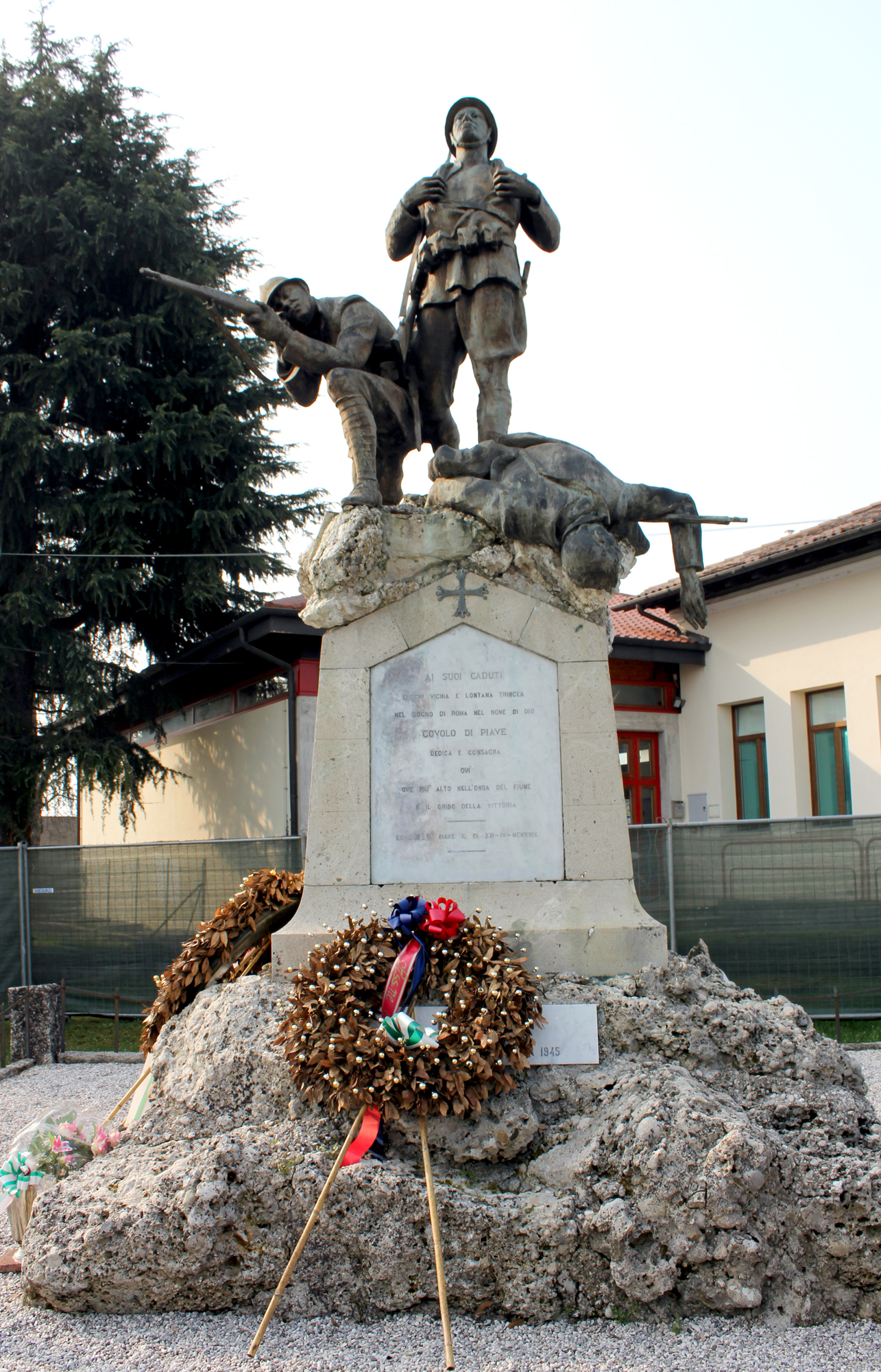 La difesa del fiume, allegoria del sacrificio del soldato per la Patria (monumento ai caduti - a cippo, opera isolata) di Possamai Giovanni (XX)