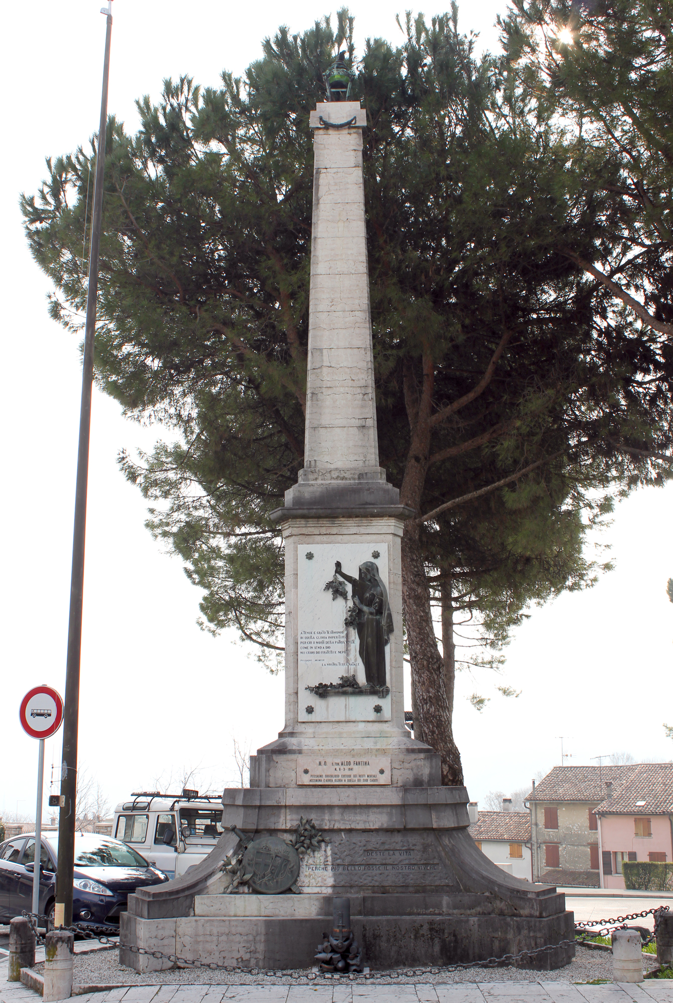 figura di dolente (monumento ai caduti - ad obelisco, opera isolata) di Serafin Stefano (attribuito) (XX)