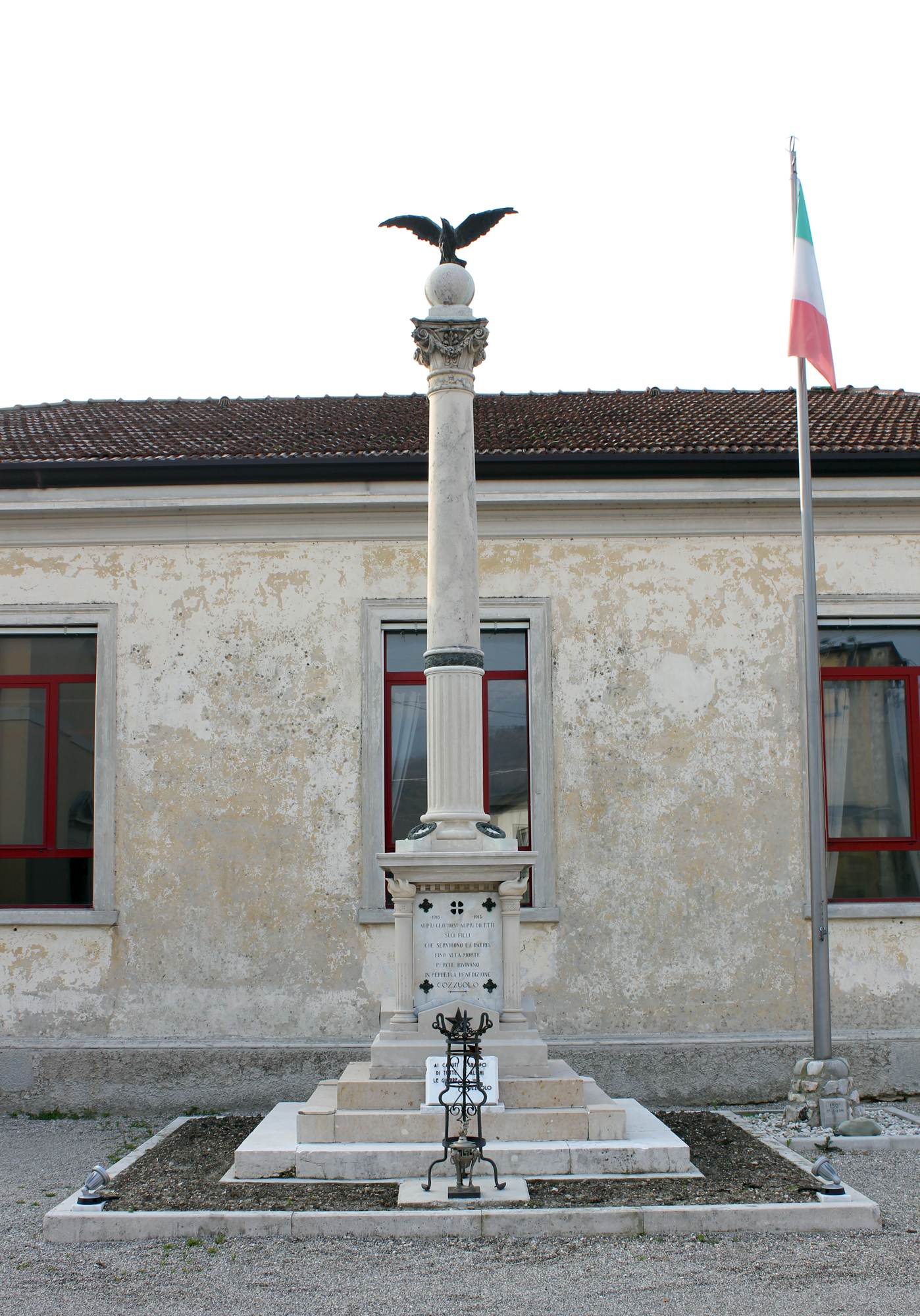 allegoria della Vittoria come aquila (monumento ai caduti - a colonna, opera isolata) - ambito italiano (XX)