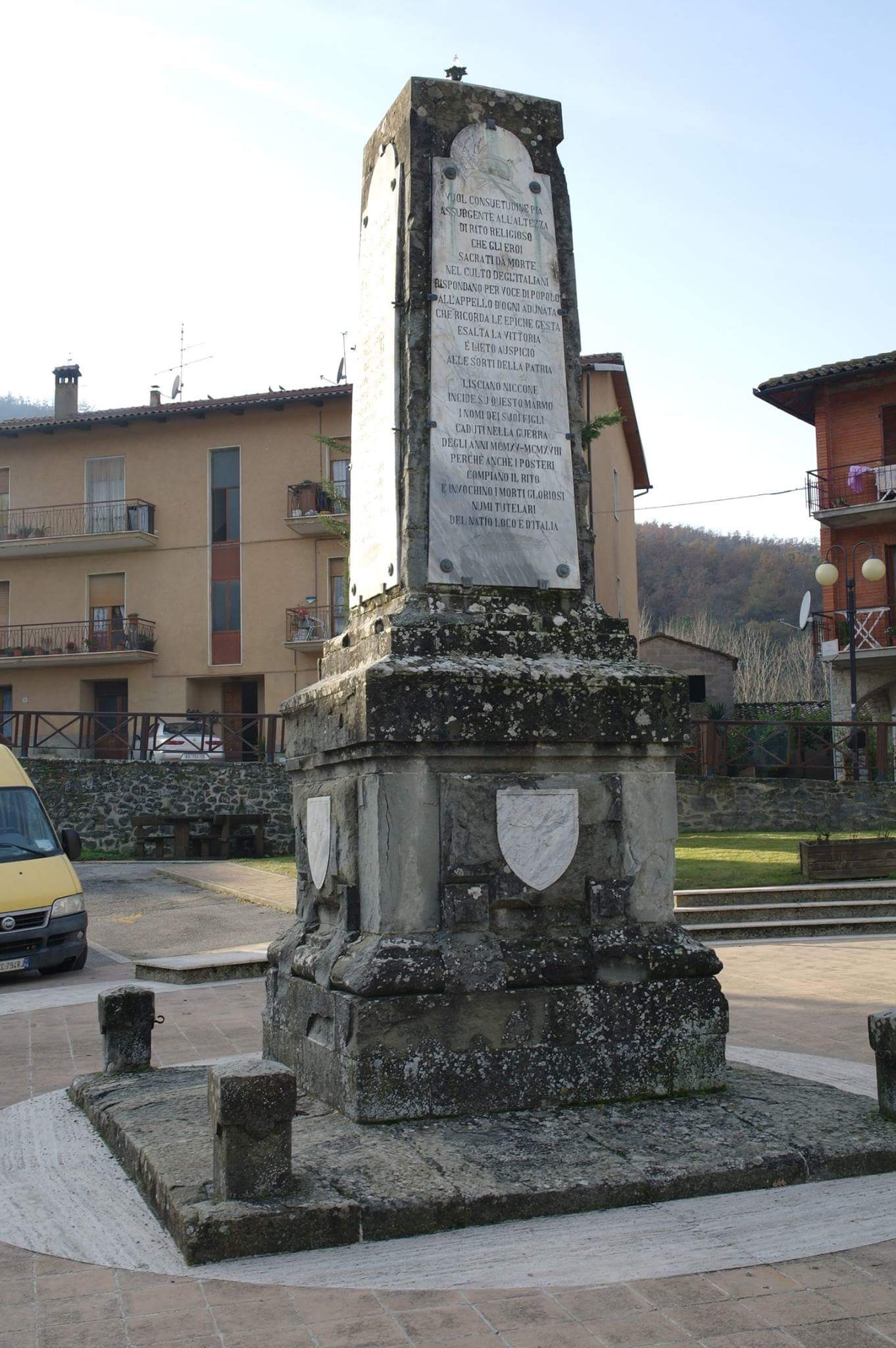 soggetto assente (monumento ai caduti - ad obelisco, opera isolata) di Ditta Fratelli Frati, Curatoli Manlio (primo quarto sec. XX)