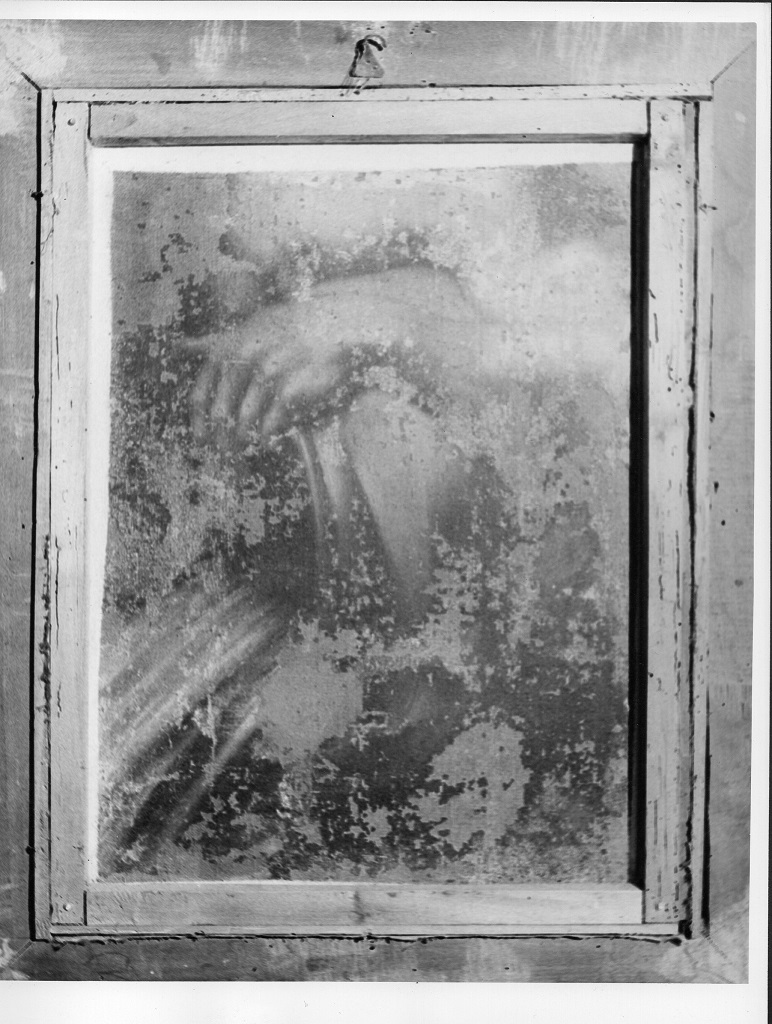 rappresentazione di un braccio e di parte del tronco di una figura, su abbondante panneggio (dipinto, frammento) - bottega parmense (sec. XVII)