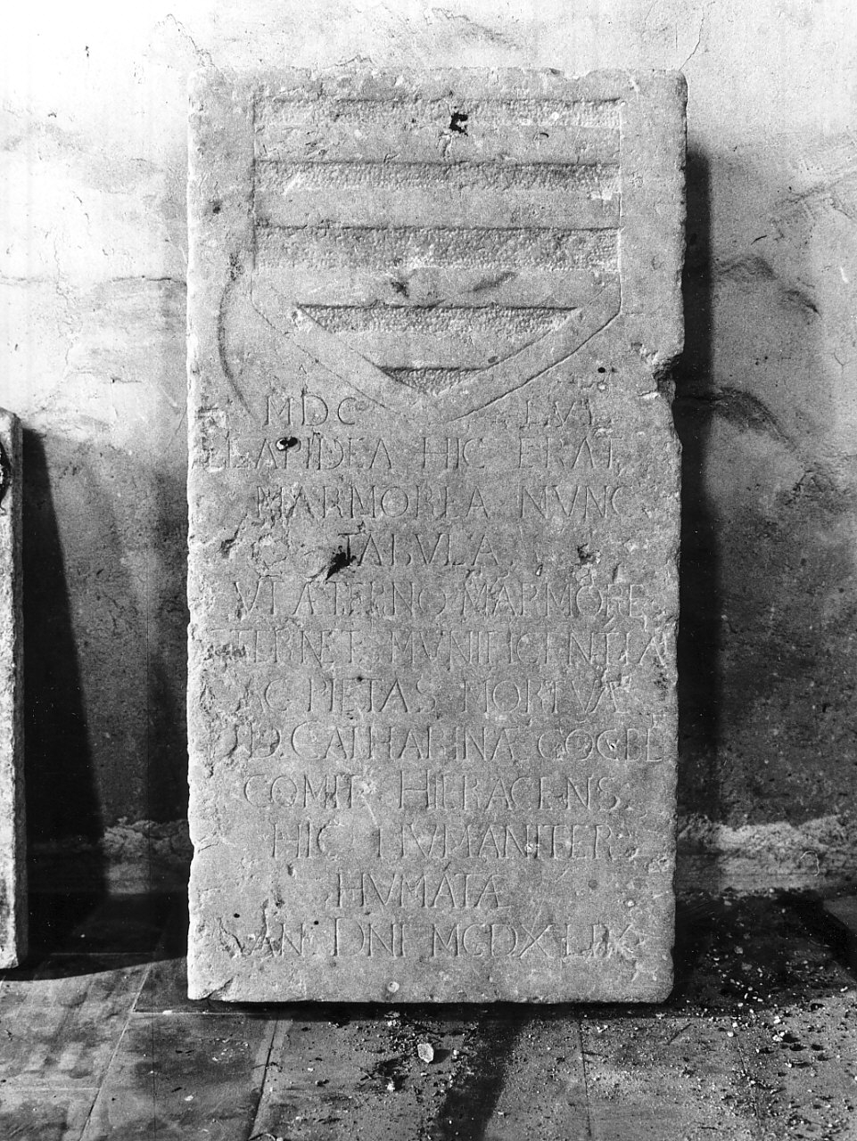 lapide tombale, opera isolata - bottega calabrese (sec. XVII)
