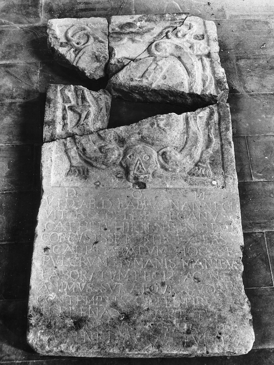 lapide, opera isolata - bottega calabrese (sec. XVIII)