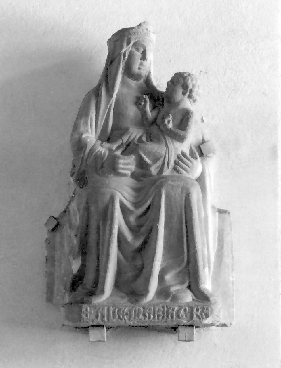 Madonna con Bambino in trono (statua, opera isolata) - bottega napoletana (sec. XIV)