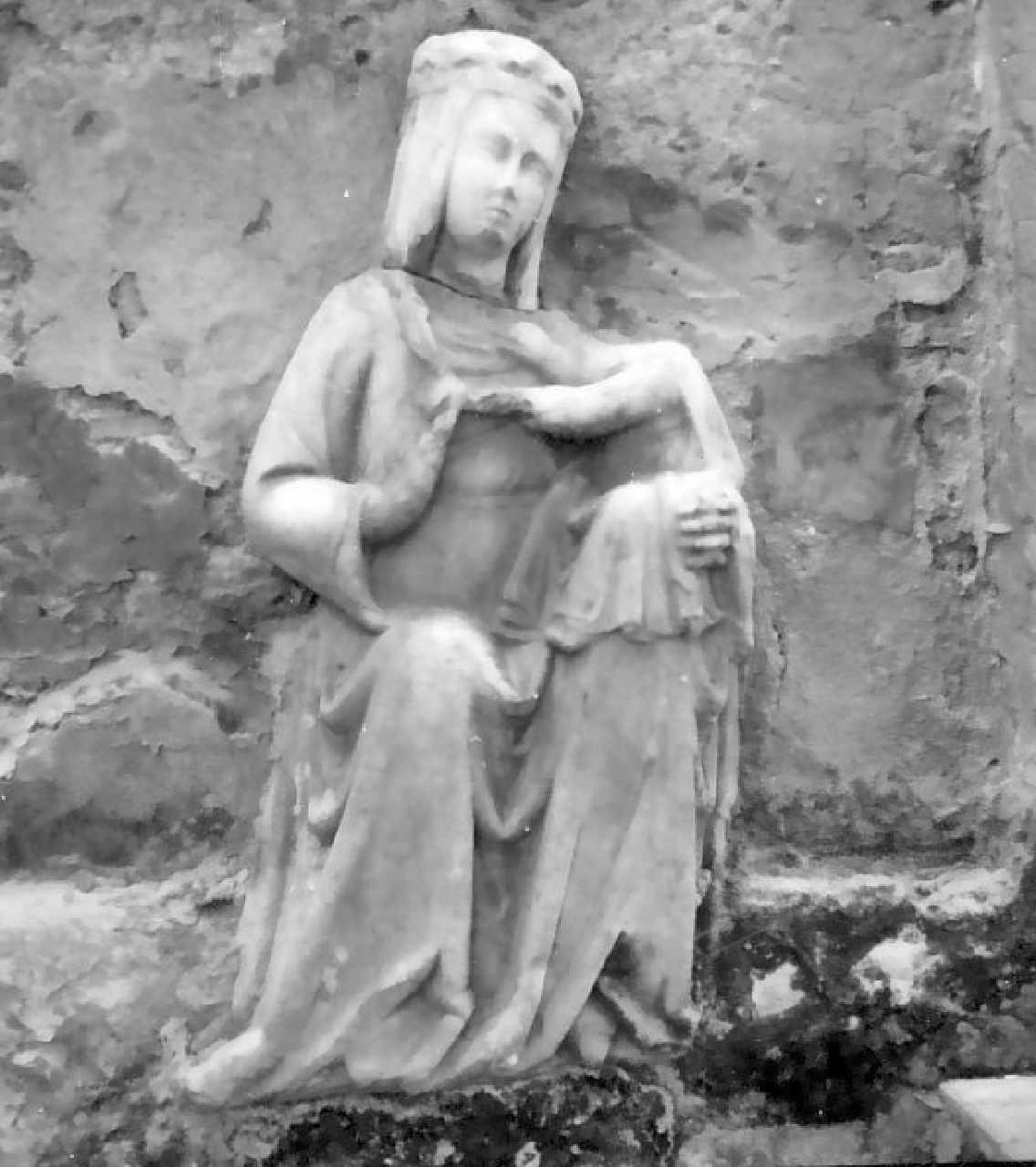 Madonna con Bambino (rilievo, frammento) - bottega napoletana (secc. XIV- XV)
