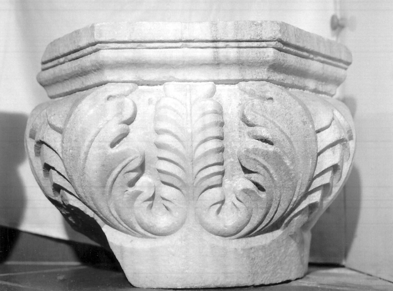 capitello, opera isolata - bottega Italia meridionale (fine/ inizio secc. XIV/ XV)