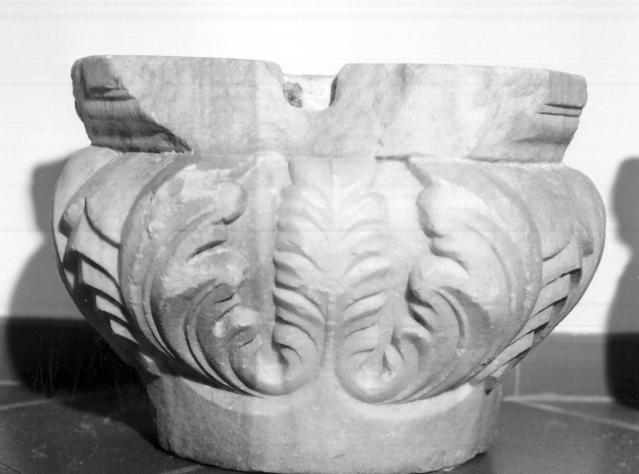 capitello, opera isolata - bottega Italia meridionale (fine/ inizio secc. XIV/ XV)