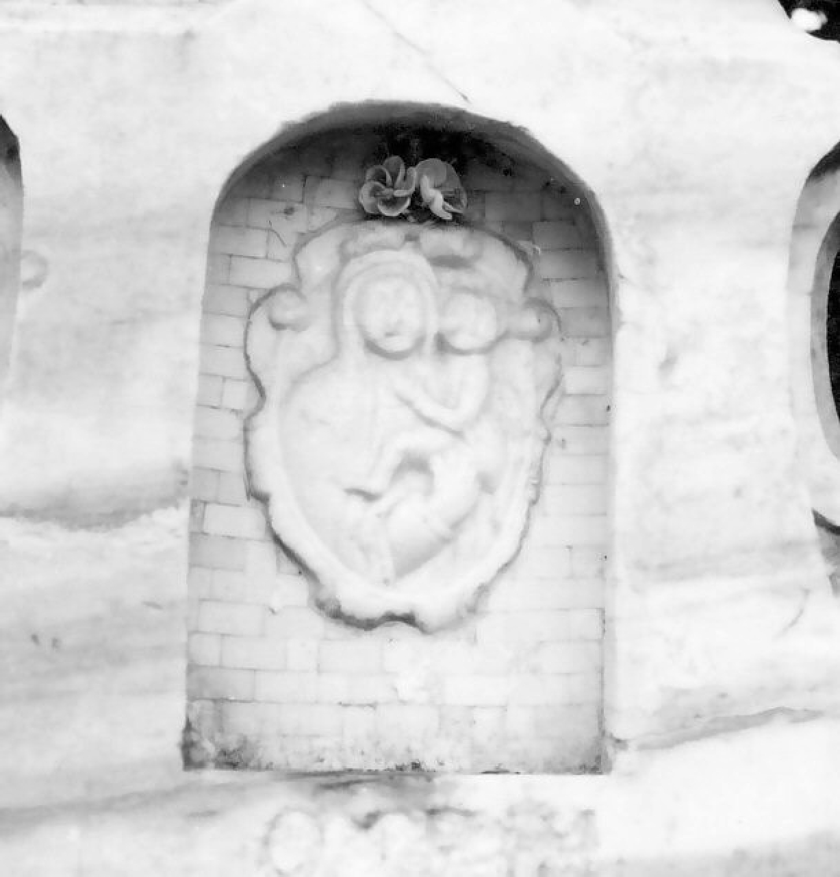 Madonna con Bambino (decorazione plastica, opera isolata) - bottega calabrese (sec. XVII)