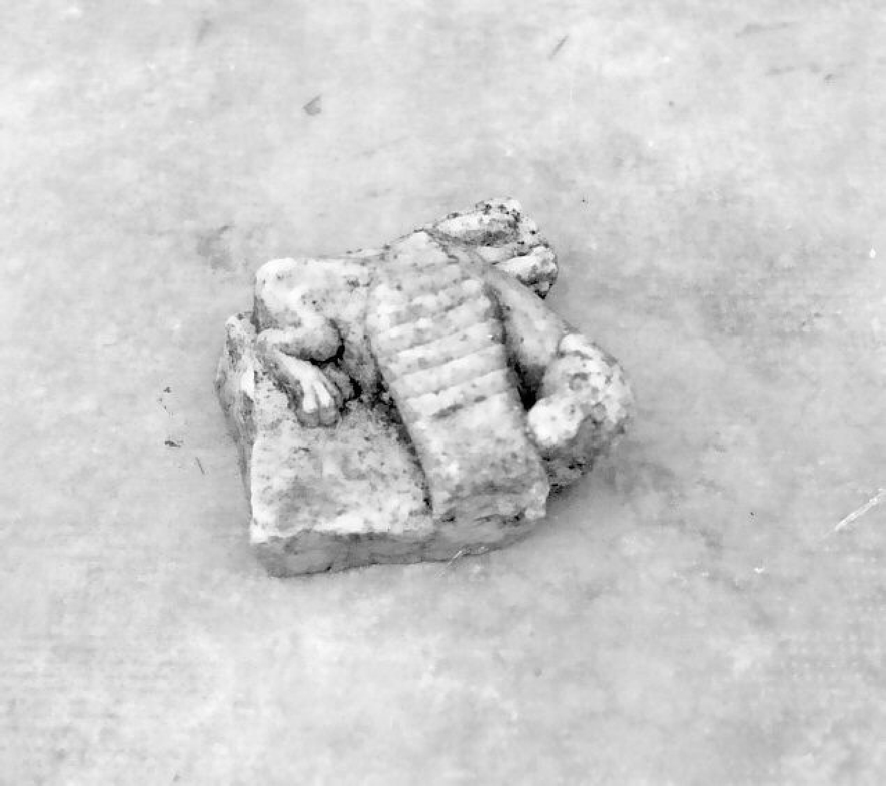 decorazione plastica, frammento - ambito Italia meridionale (sec. XIV)