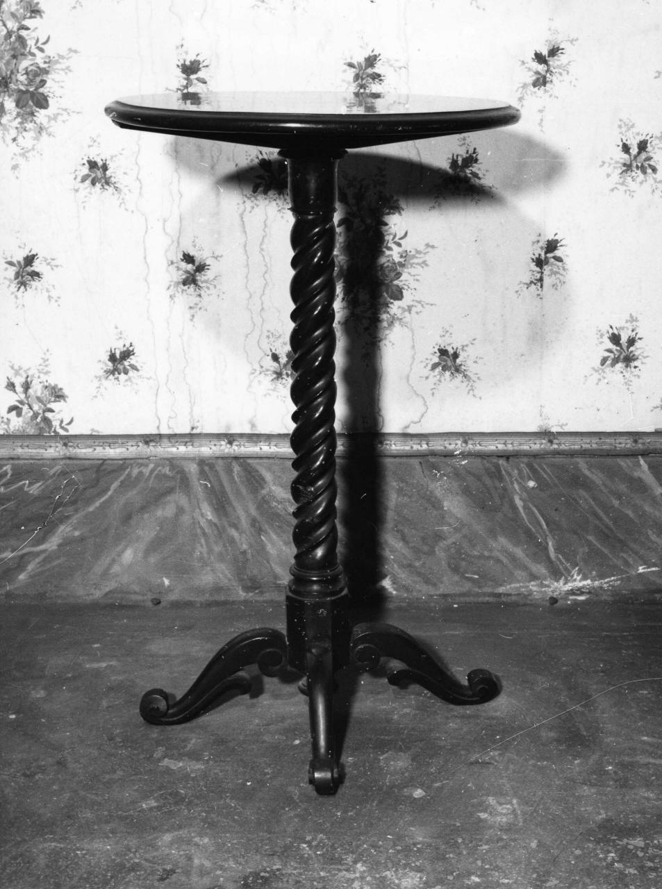 tavolo - manifattura toscana (secondo quarto sec. XIX)