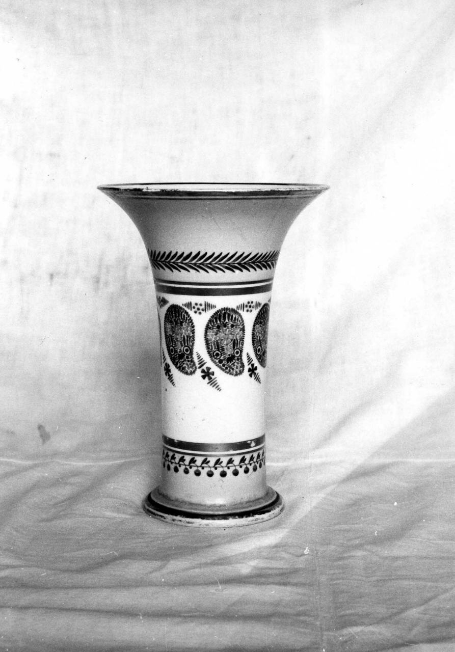 vaso - manifattura italiana (prima metà sec. XIX)