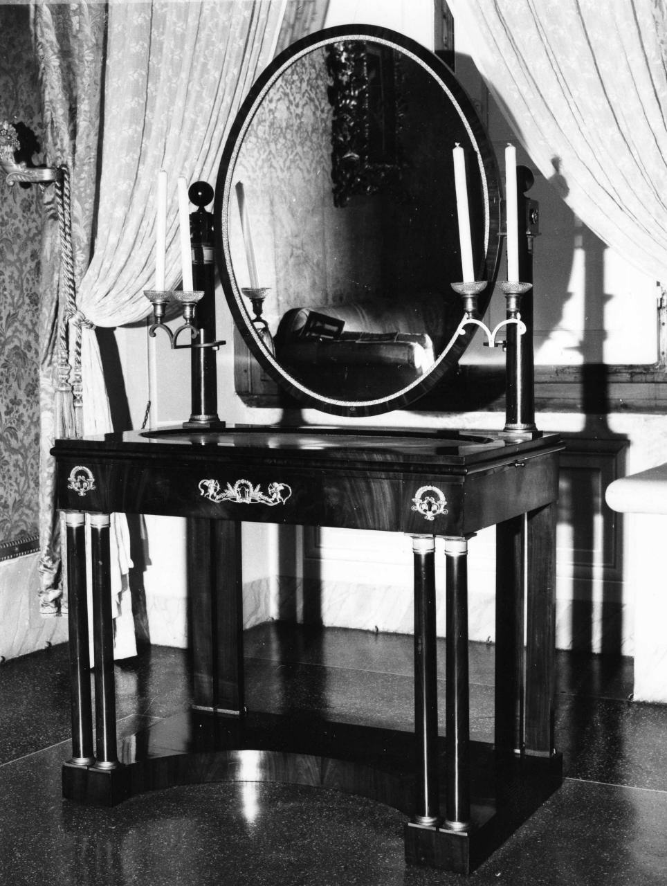 tavolino da toeletta - manifattura toscana (primo quarto sec. XIX)