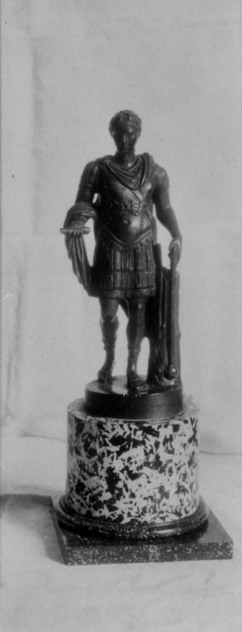 figura maschile (statuetta, serie) - manifattura europea (primo quarto sec. XIX)