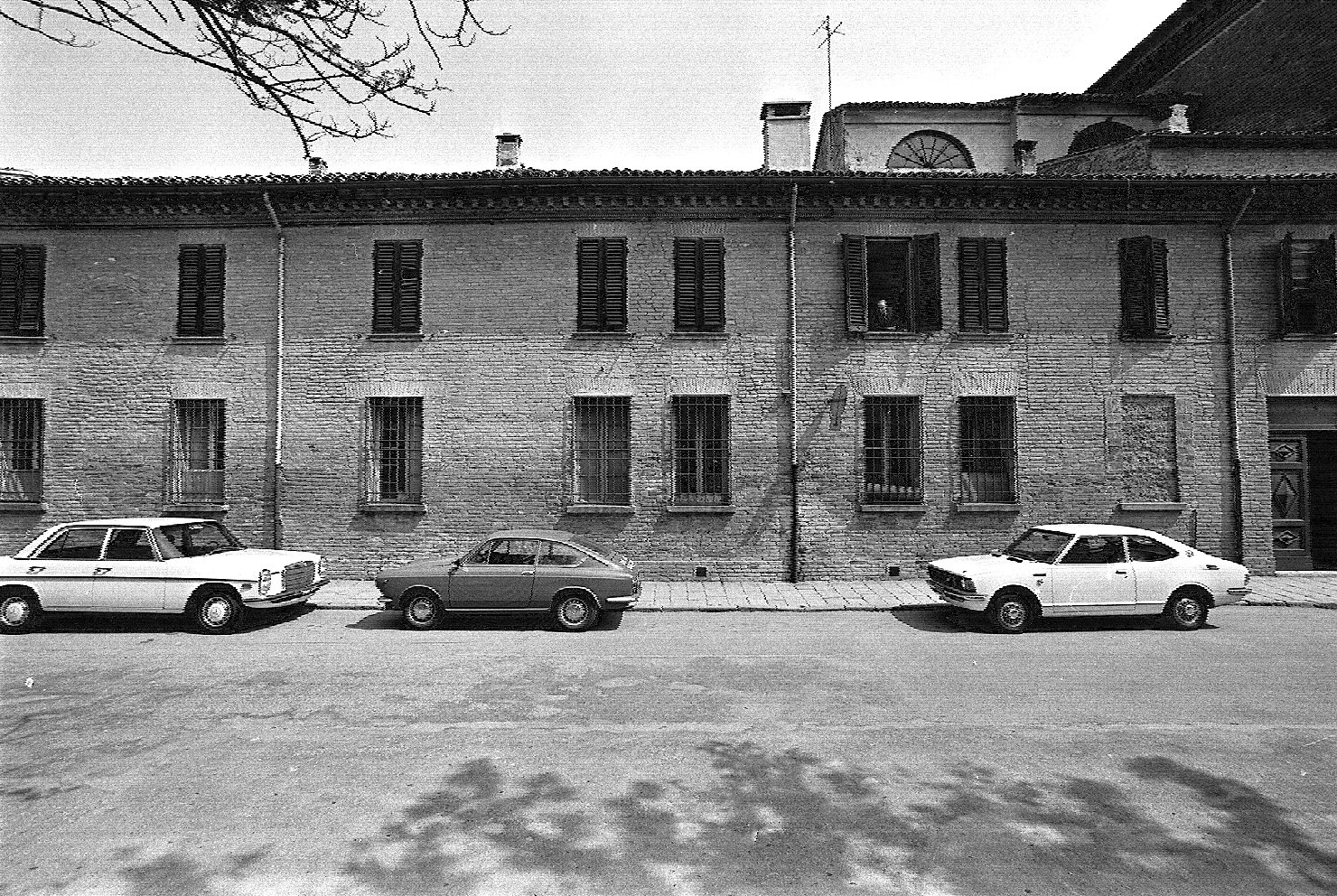 Palazzo Schifanoia <Ferrara> 1385 - facciata - particolare (negativo) di Gessi, Aldo (XX)