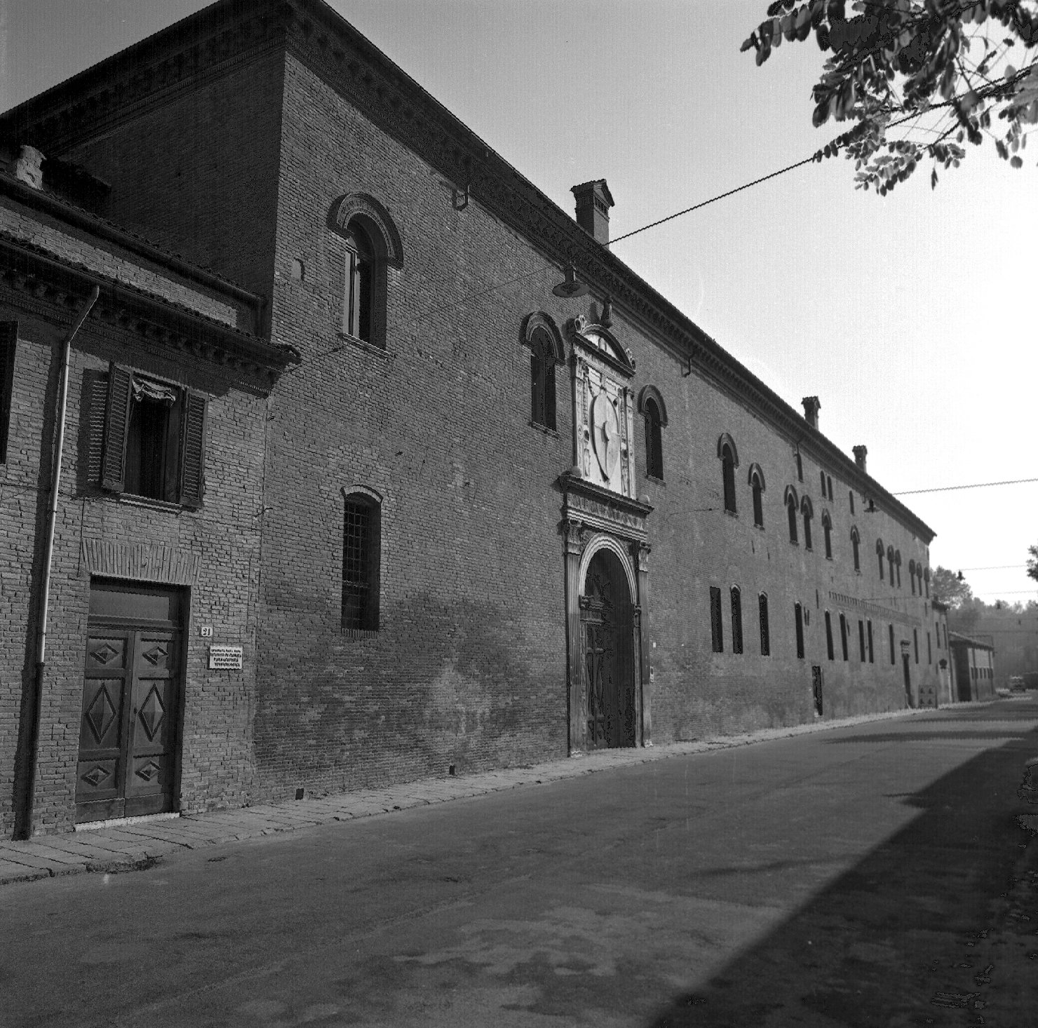 Strade - Via Scandiana <Ferrara> (negativo) di Gessi, Aldo, Benvenuti, Pietro, Rossetti, Biagio, Ambrogio di Giacomo, Antonio di Gregorio (XX)