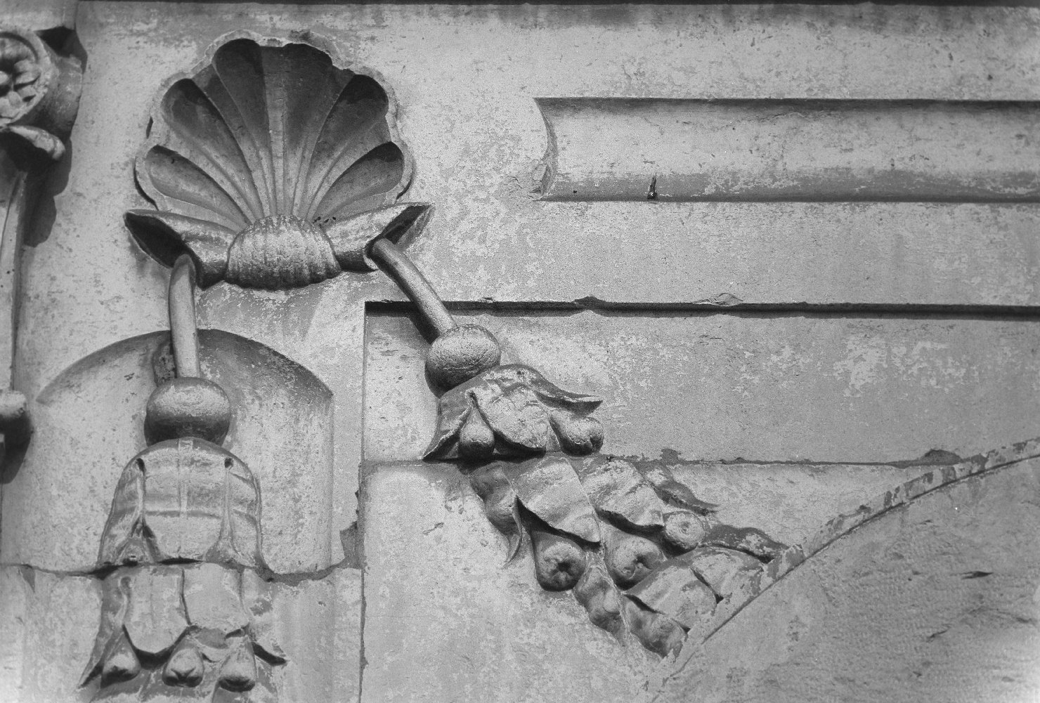 Sculture - Rilievi - 1466-1471 - portale principale [di] Palazzo Schifanoia <Ferrara> (negativo) di Felisatti, Daniele, Ambrogio di Giacomo, Antonio di Gregorio (XX)