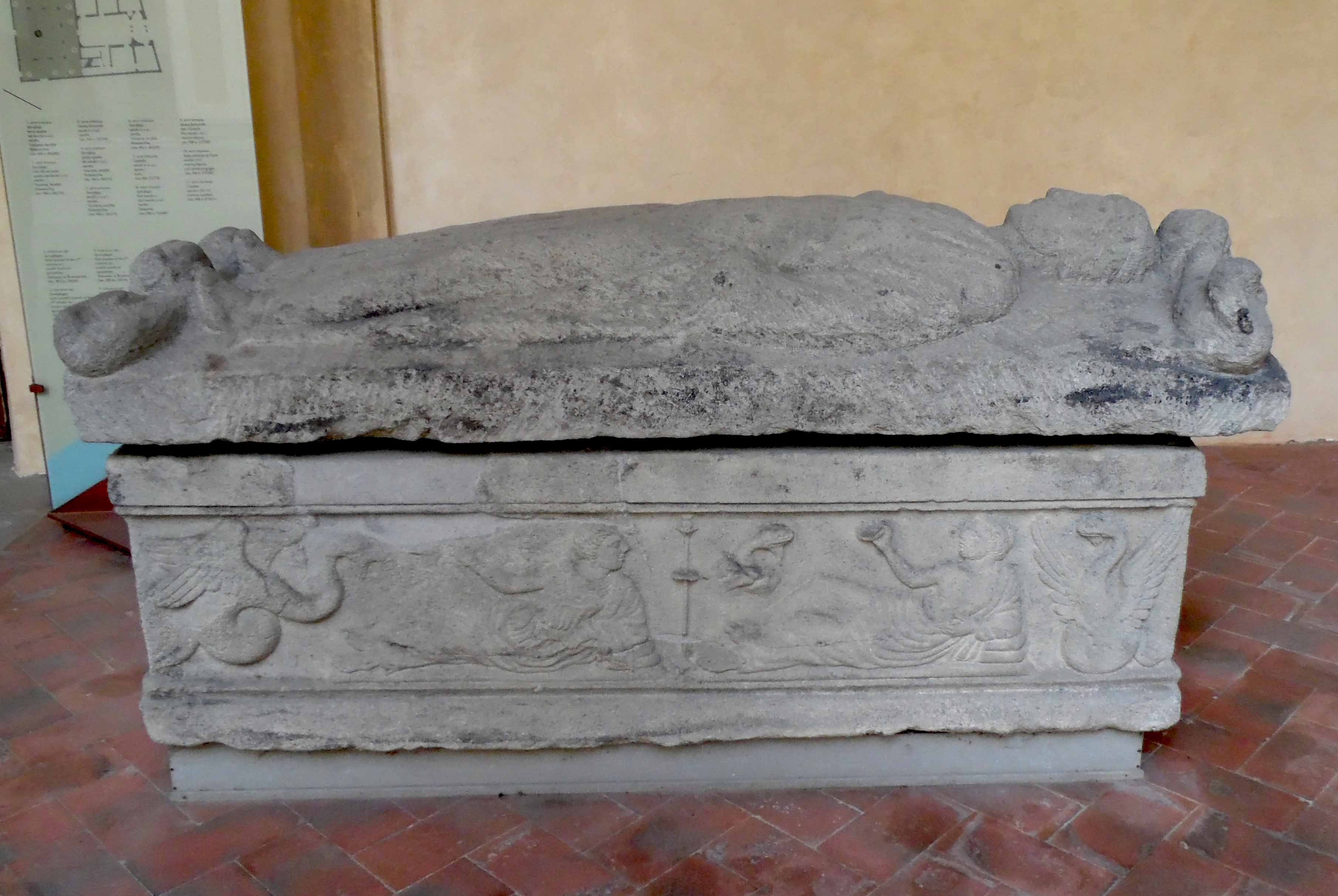 Struttura funeraria di periodo etrusco (sarcofago) - ambito etrusco (fine IV a.C)