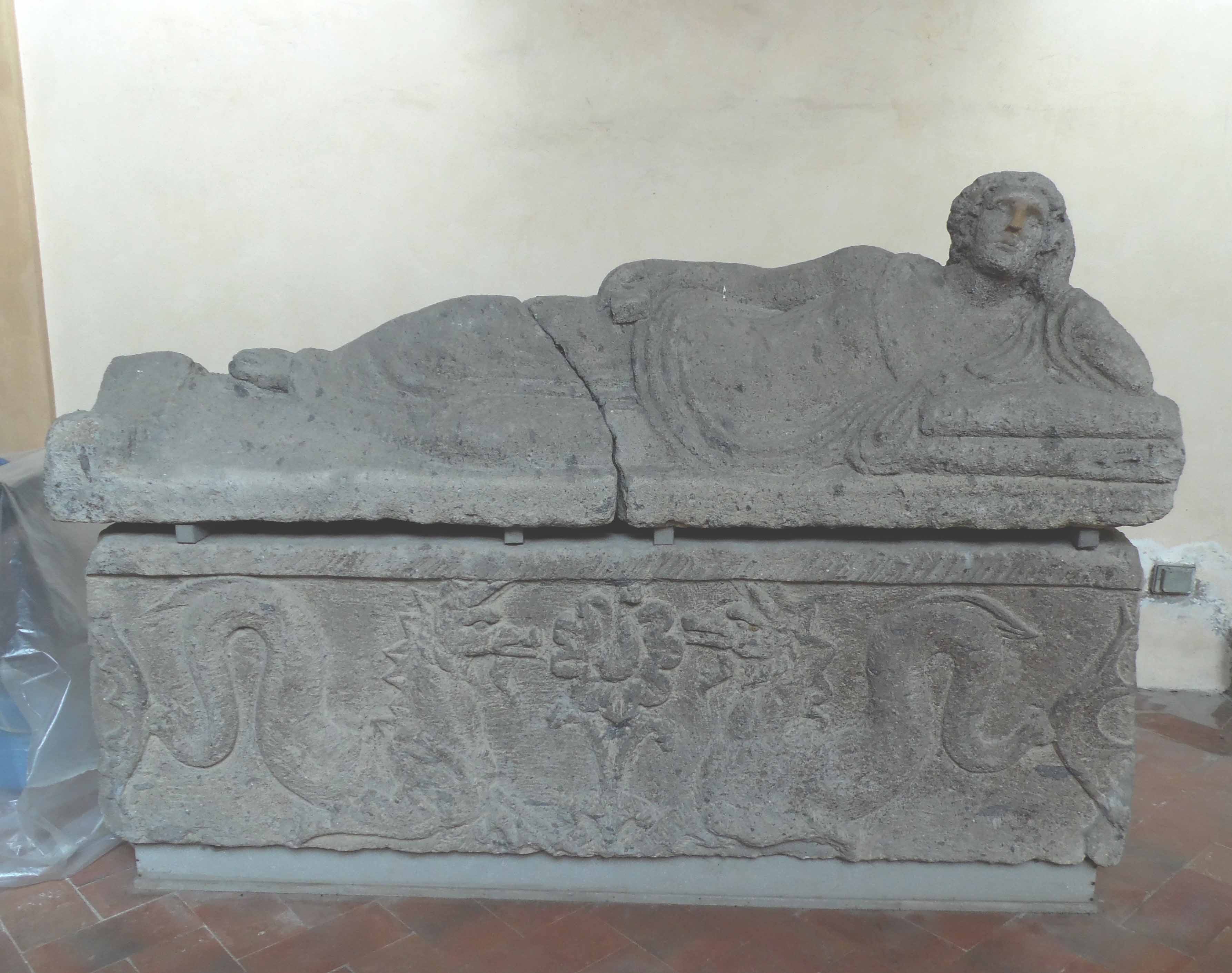 Struttura funeraria (sarcofago) - ambito etrusco (secondo quarto II a.C)