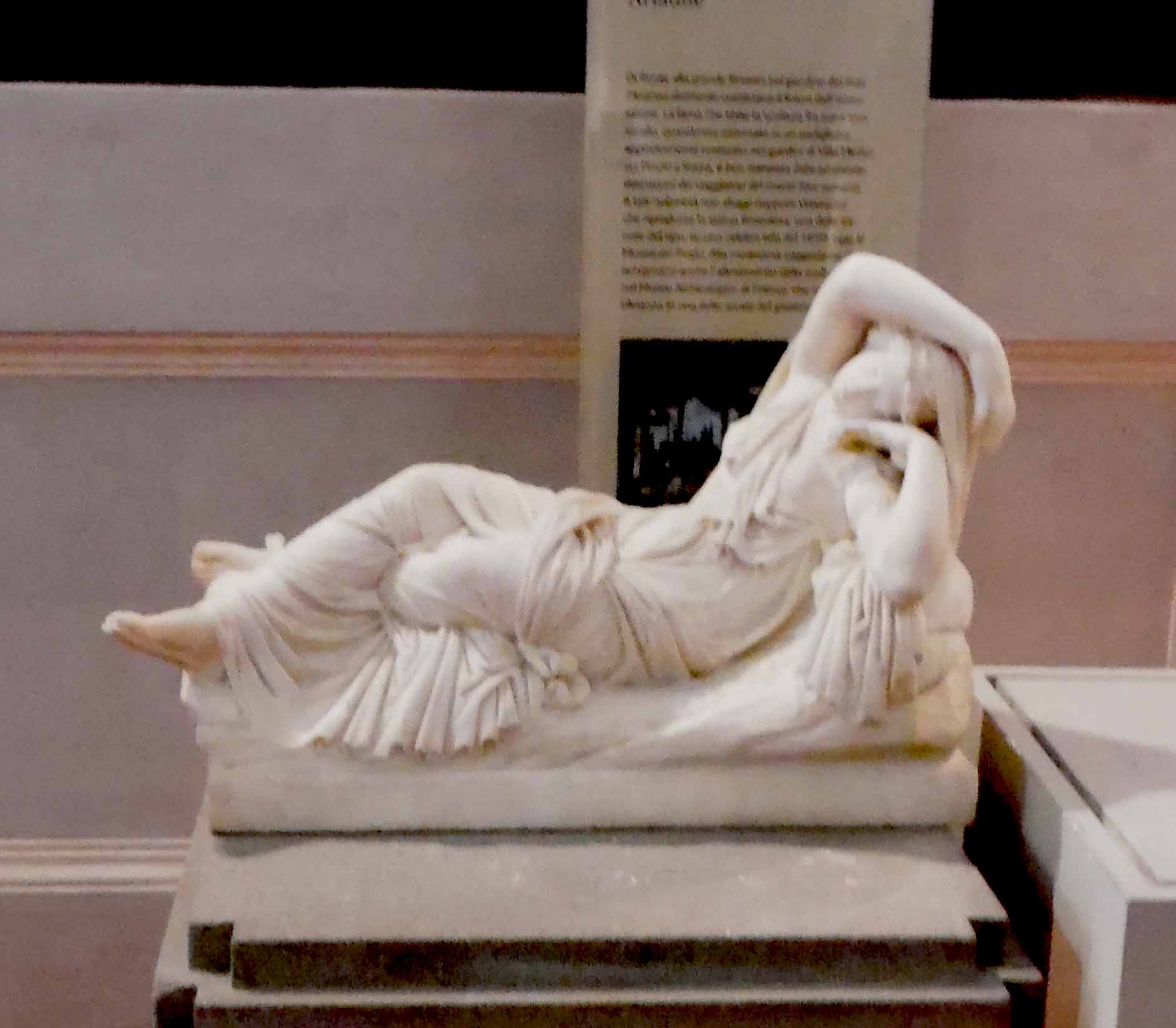 Riproduzione in marmo bianco dell'Arianna Dormiente (statua) di Joseph Gott (attribuito) - ambito ottocentesco (inizio XIX)