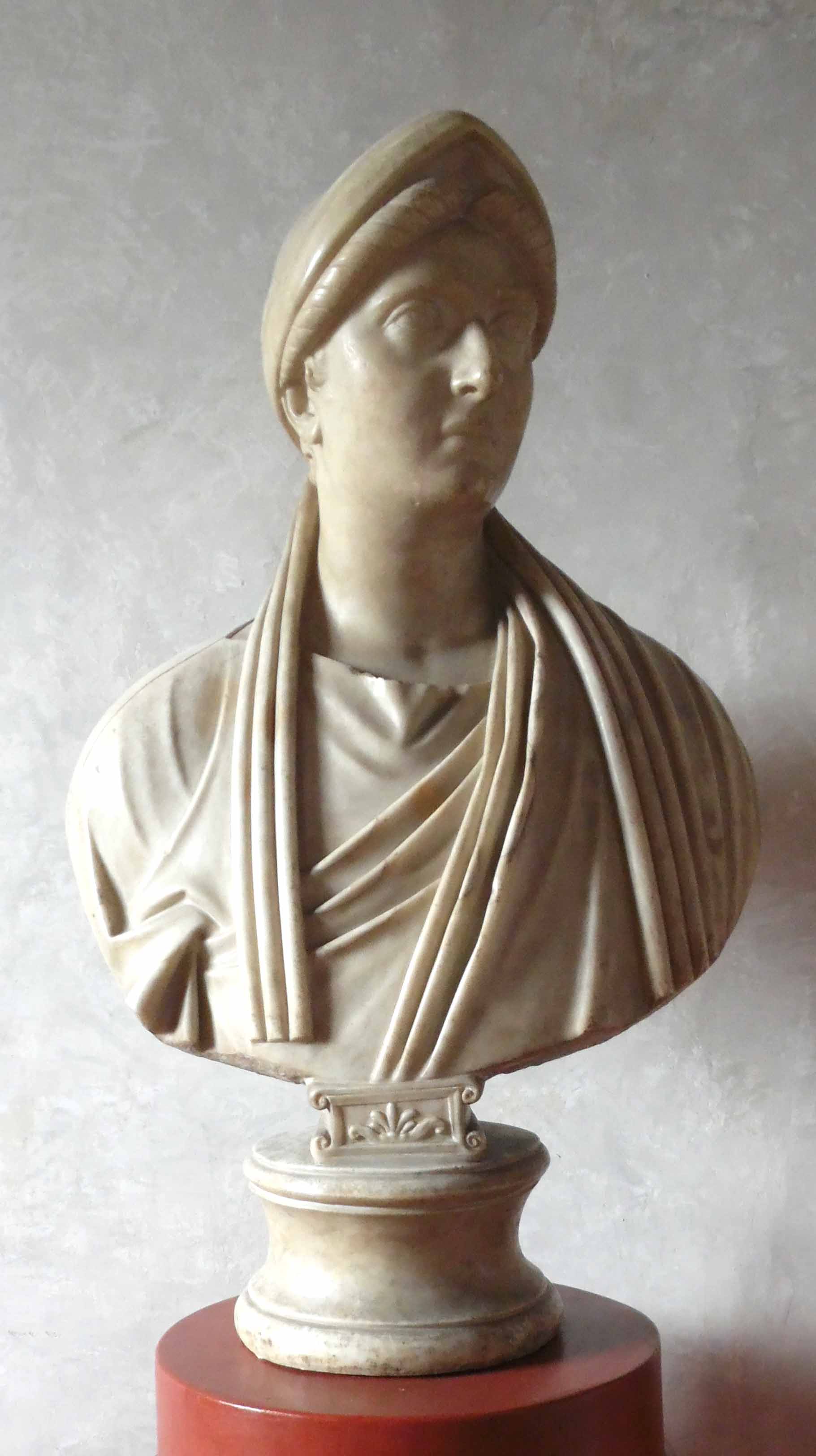 Busto in marmo italico ritraente figura femminile (busto) - ambito romano (prima metà II)