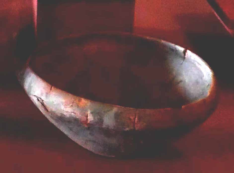 Coperchio per contenitore funebre (ciotola) - ambito etrusco (VIII a.C)