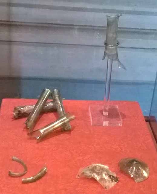 Frammenti vitrei di serviti (ampolla, frammenti vitrei vari) - ambito fiorentino (Età rinascimentale)