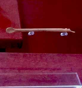 Oggetto in avorio (strumento, da toeletta) - ambito etrusco (VII a.C)