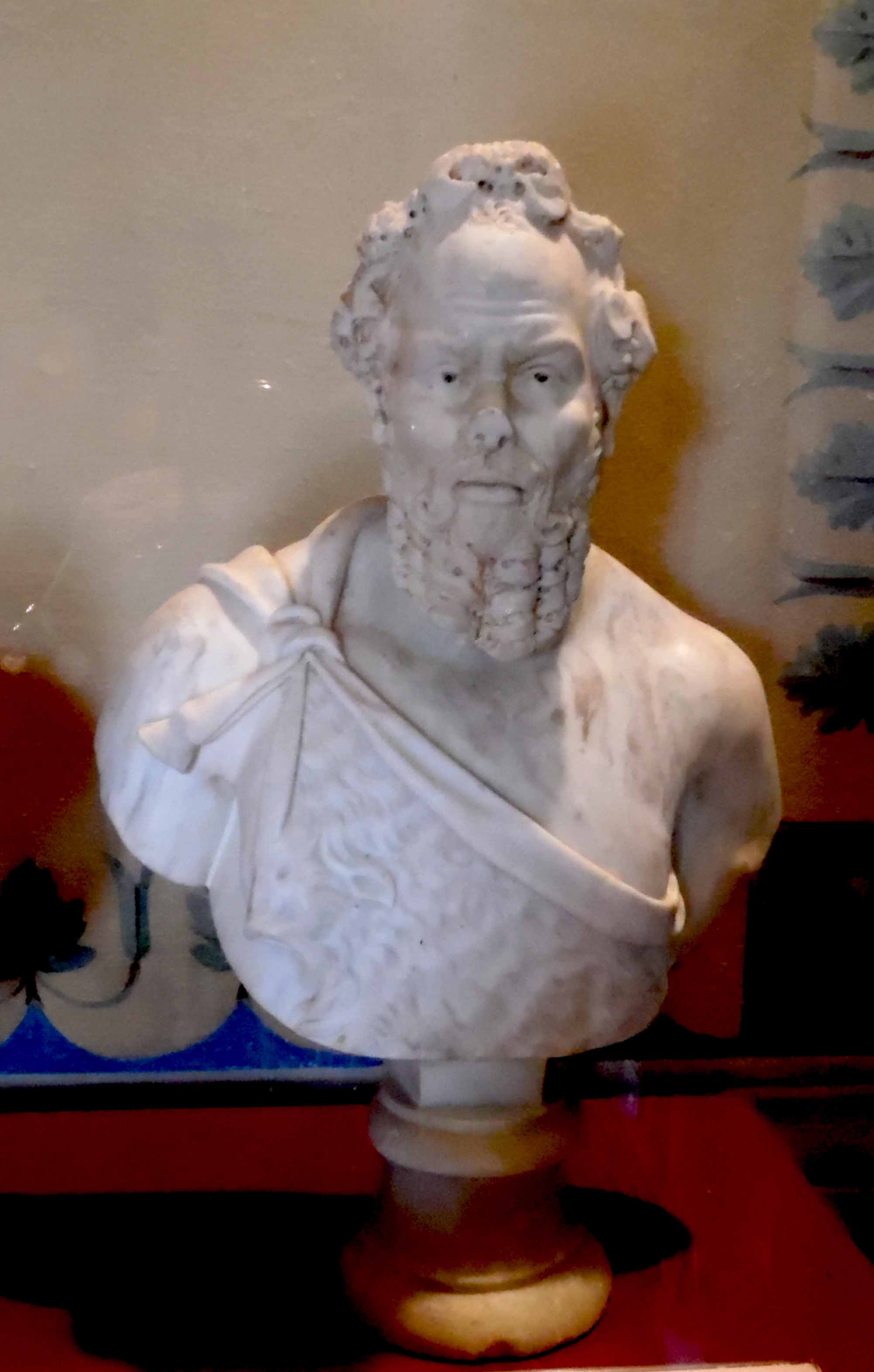 Piccola statua ritraente figura maschile (statuetta) - ambito romano (seconda metà II)