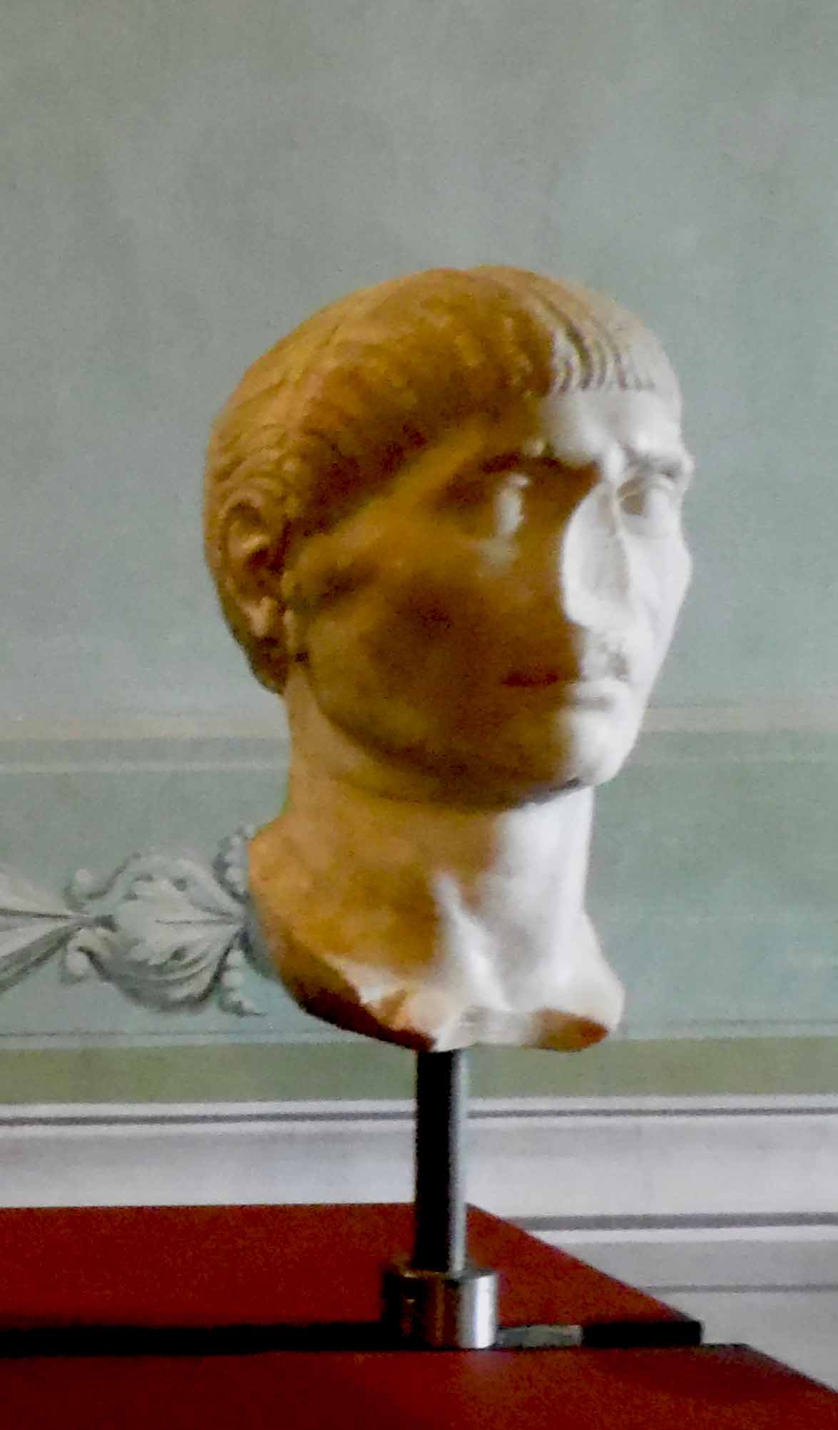 Testa raffigurante volto maschile (testa) - ambito romano (Età di Traiano)