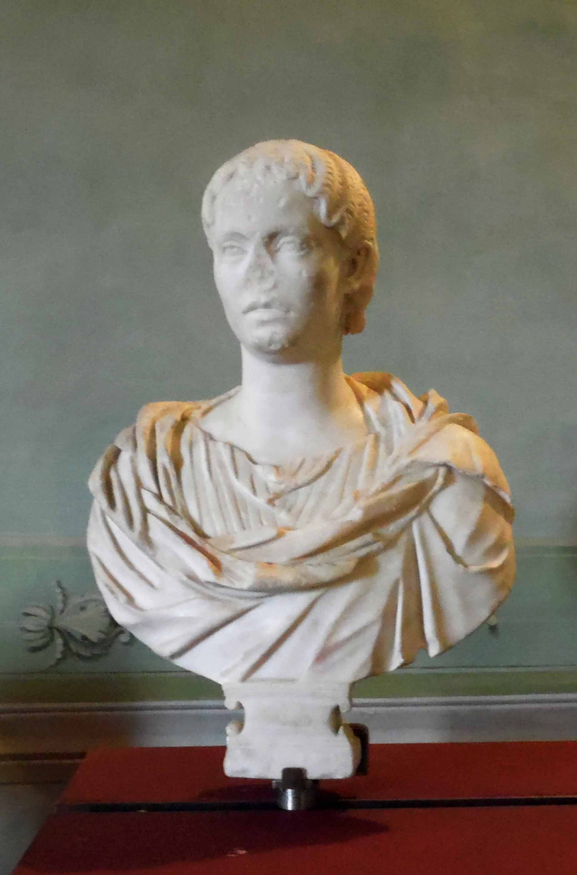 Busto ritraente figura femminile (busto) - ambito romano (inizio III)