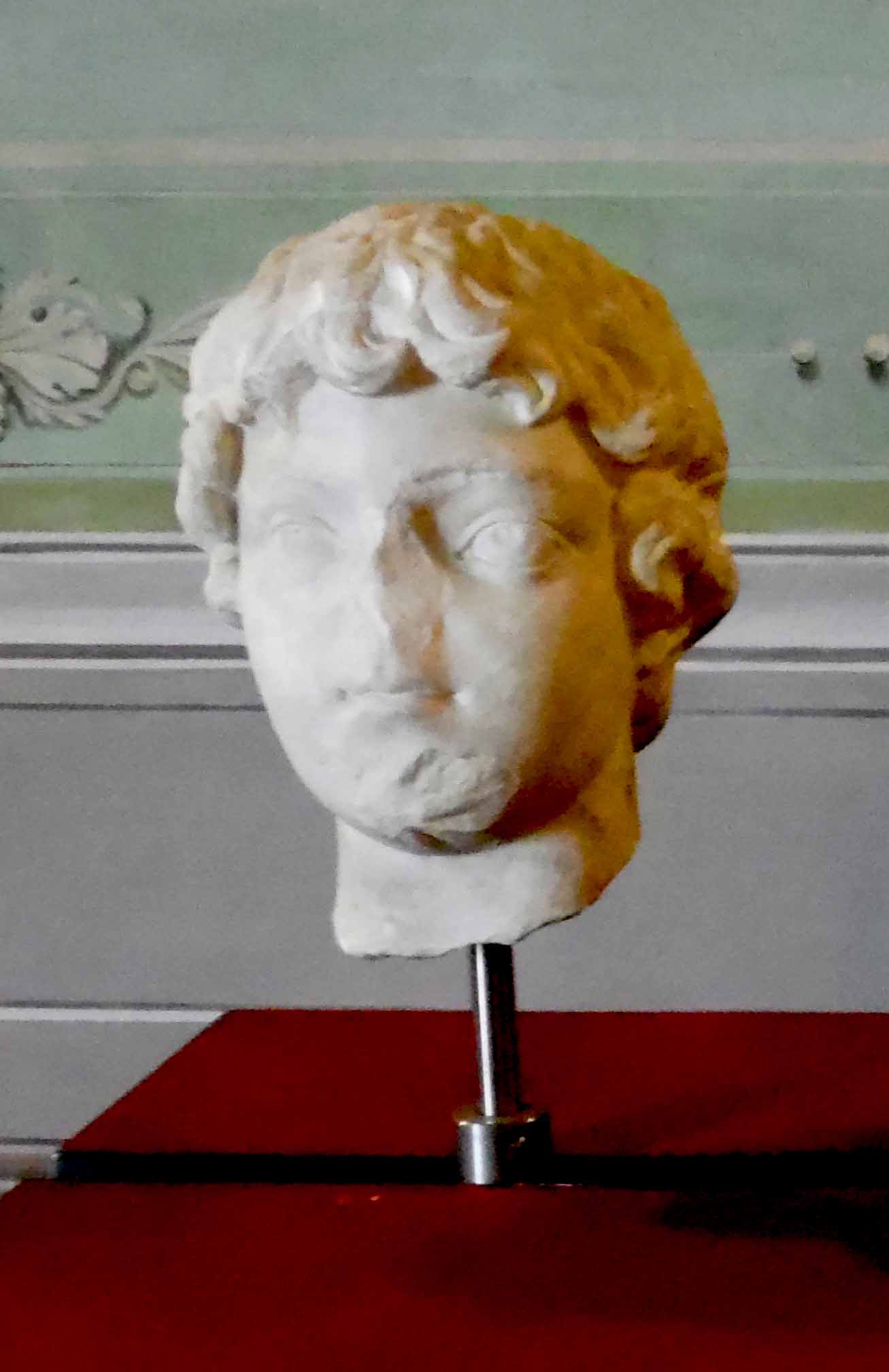 Testa raffigurante volto maschile (testa) - ambito romano (fine II)