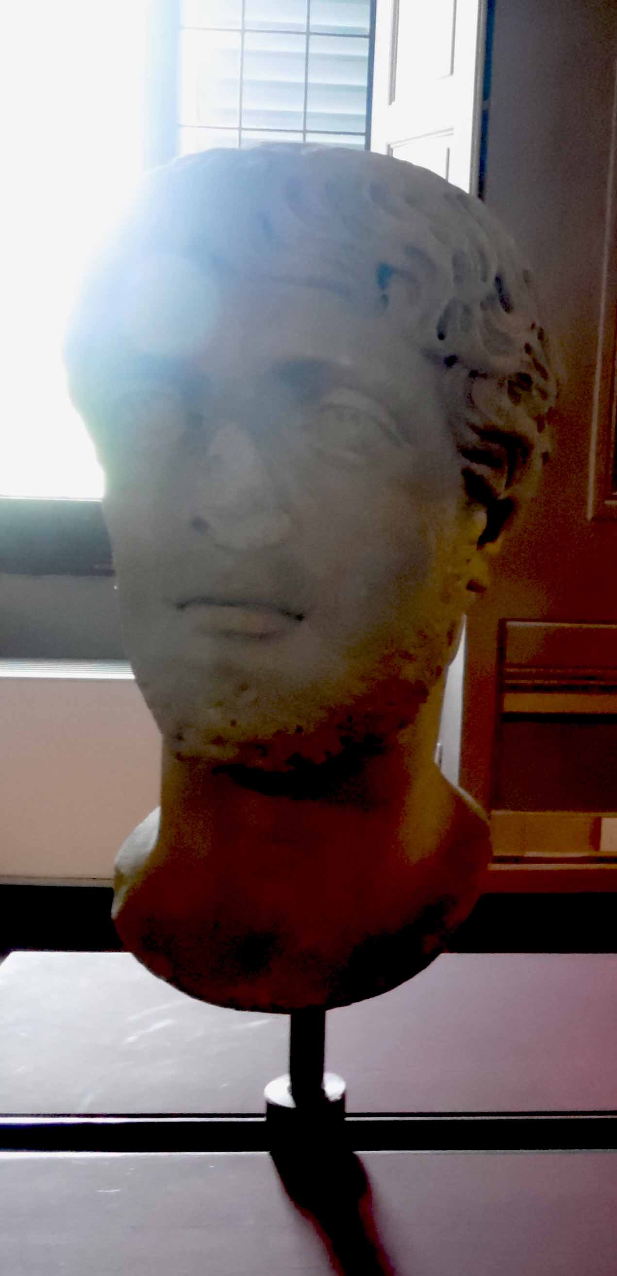 Testa raffigurante volto maschile (testa) - ambito romano (Età di Costantino)