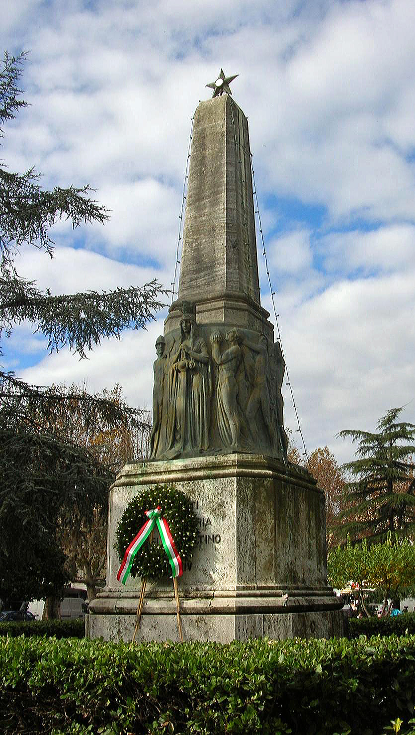 stella d'Italia, allegoria del sacrificio del soldato per la Patria (monumento ai caduti - ad obelisco) di Casini Guido (sec. XX)