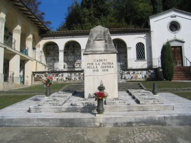 elmetto (monumento ai caduti - a cippo) - ambito toscano (sec. XX)