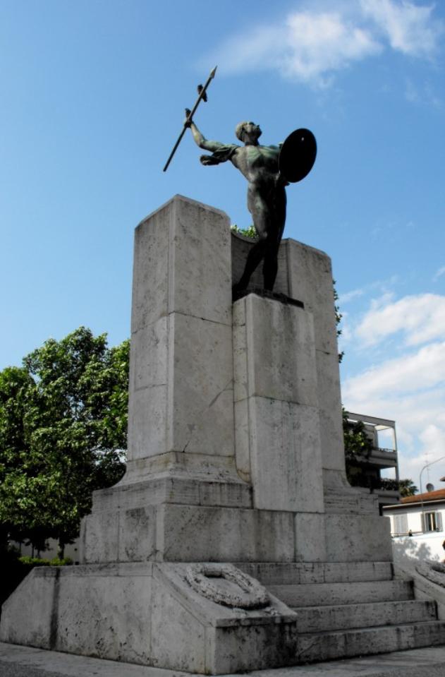 egoria del soldato come eroe antico (monumento ai caduti - a cippo) di Ciampi Alimondo (sec. XX)