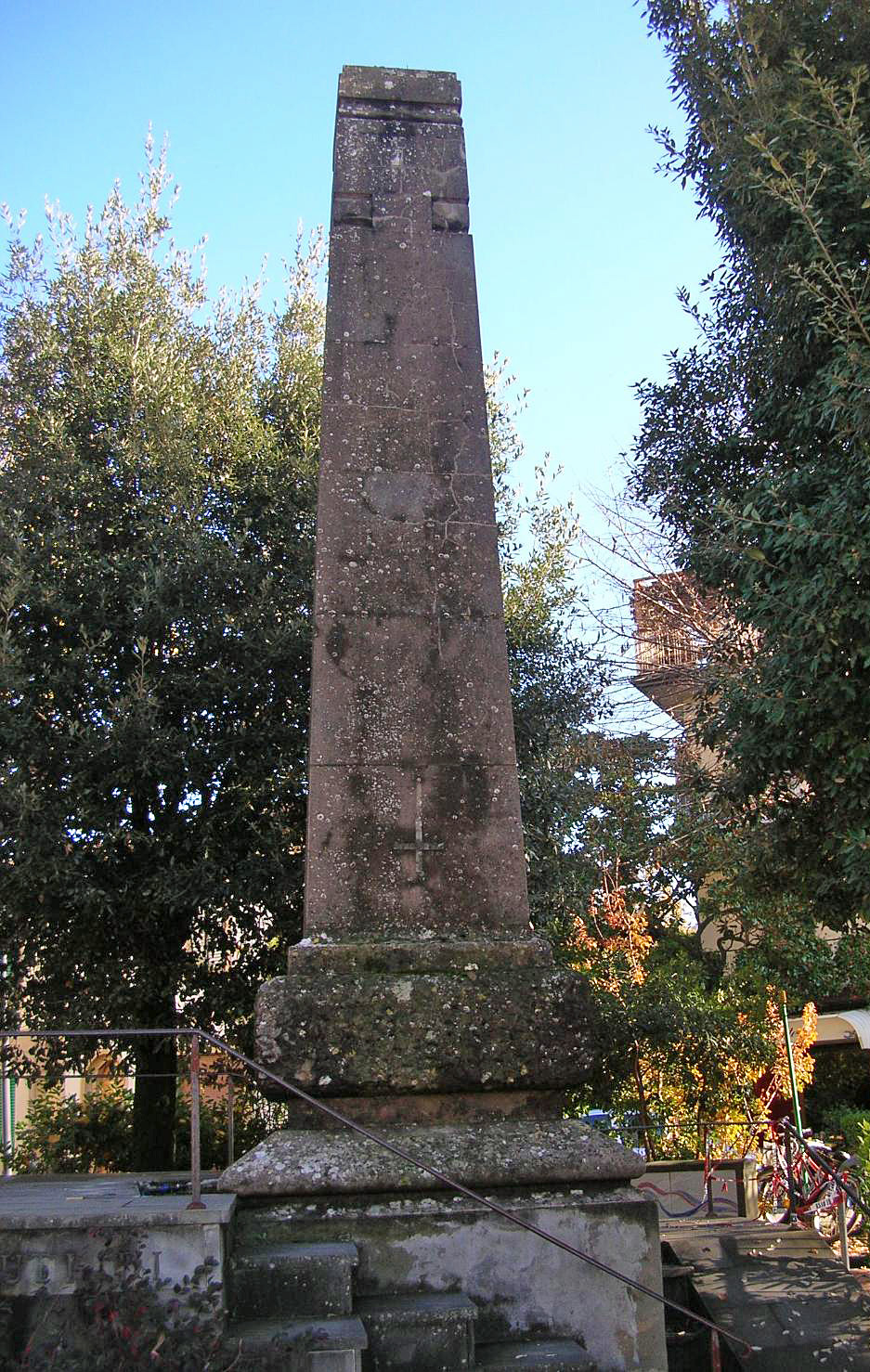 soggetto assente (monumento ai caduti - ad obelisco) di Franceschi Odo (sec. XX)