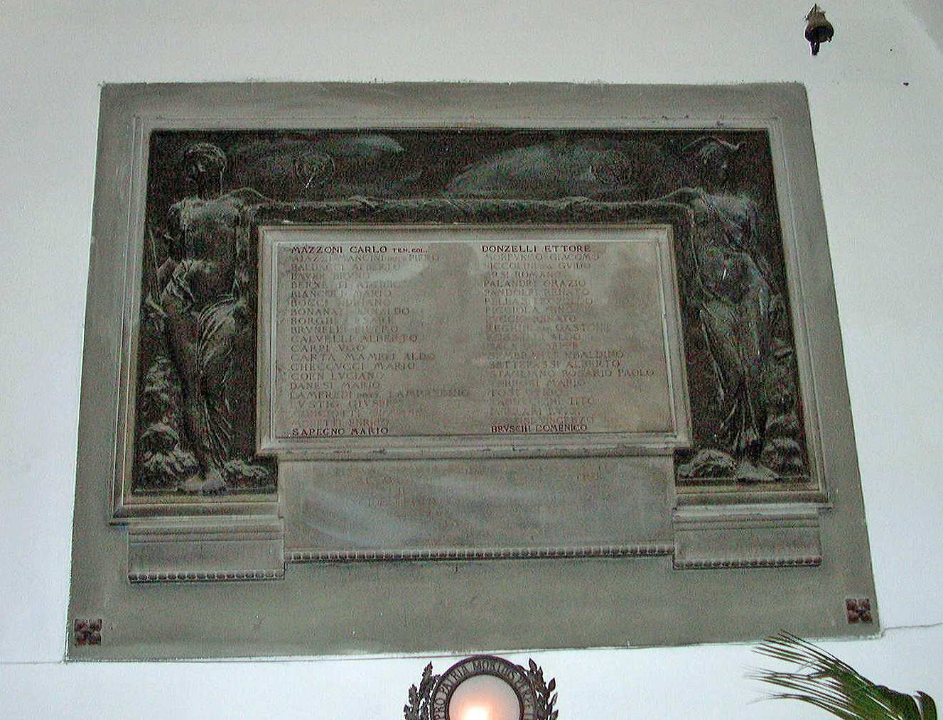 figure allegoriche (monumento ai caduti - a lapide) di Passaglia Giulio (sec. XX)