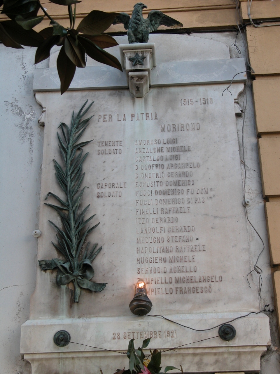 allegoria della Vittoria come aquila (lapide commemorativa ai caduti) - bottega Italia centro-meridionale (sec. XX)