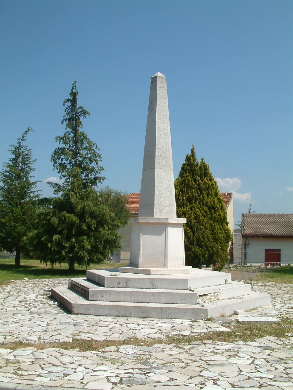 monumento ai caduti - ad obelisco - bottega Italia centro-meridionale (ultimo quarto sec. XX)