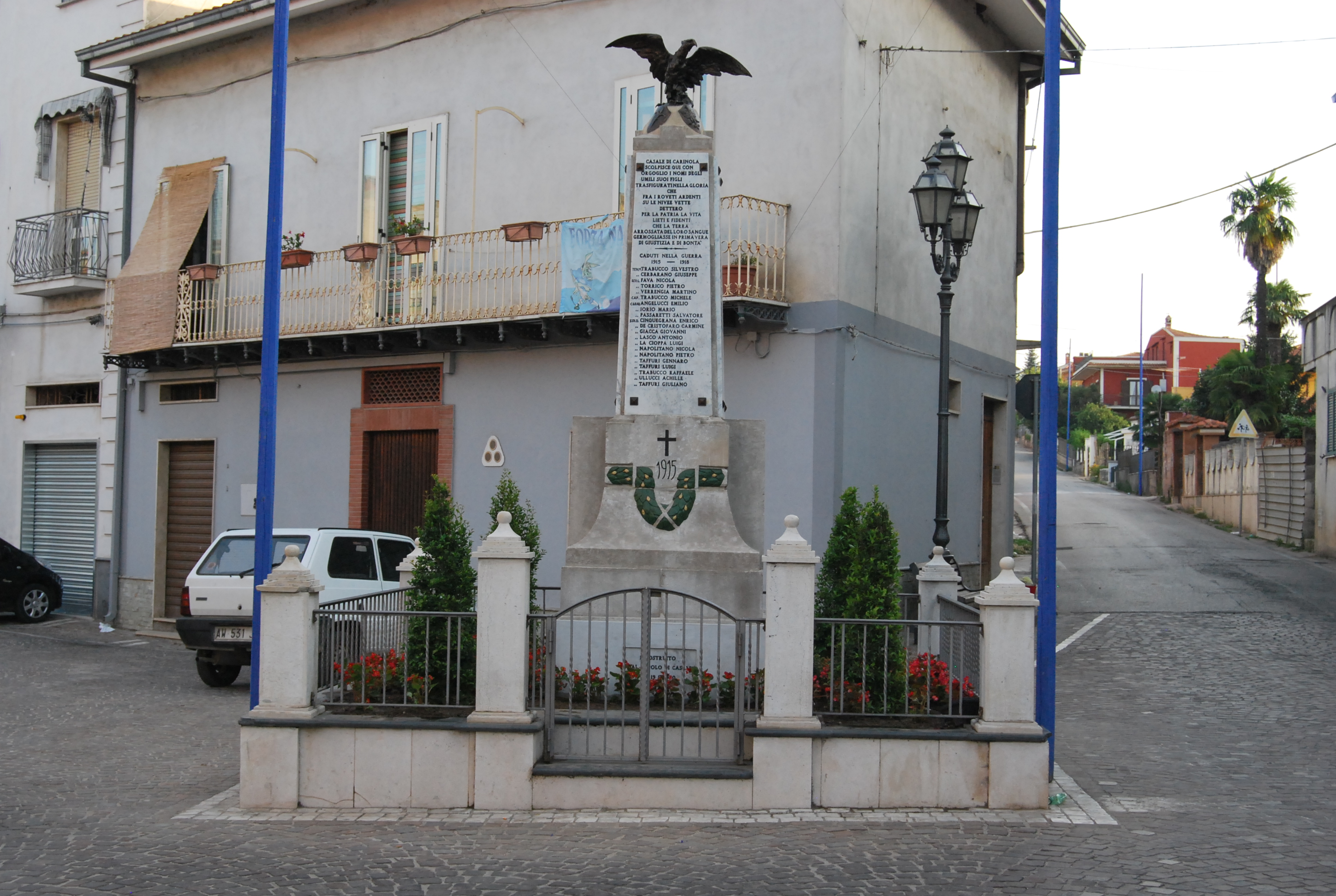allegoria della Vittoria come aquila (monumento ai caduti - a obelisco) - bottega Italia meridionale (sec. XX)