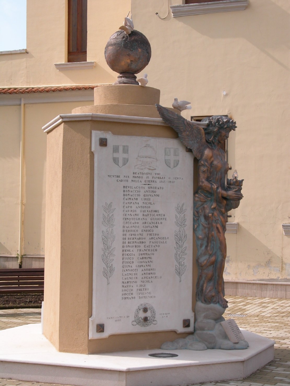 allegoria della Vittoria (monumento ai caduti) - bottega Italia centro-meridionale (sec. XX, sec. XX)