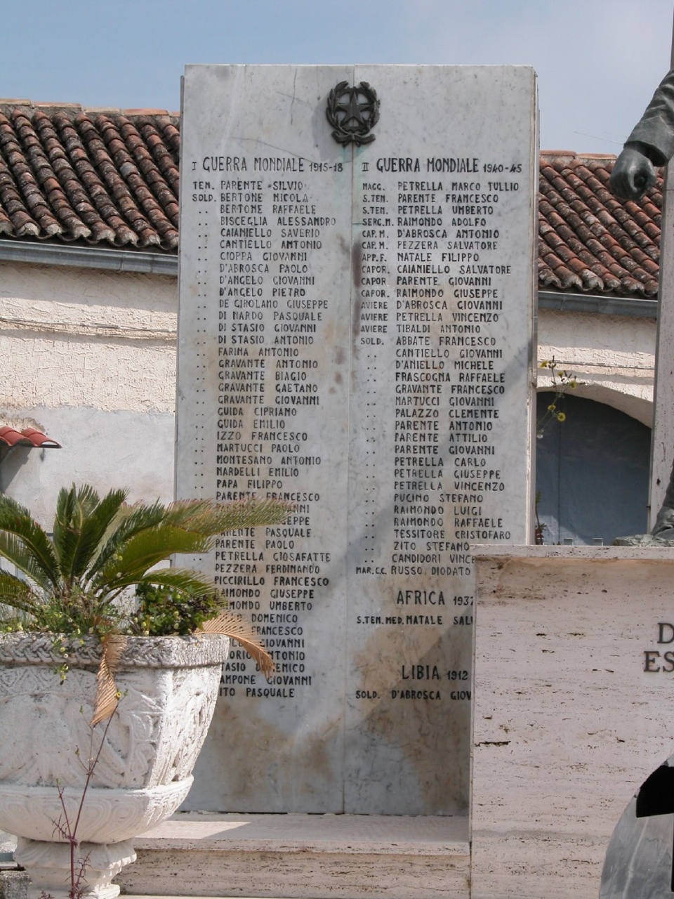 figura di soldato in combattimento (monumento ai caduti - ad obelisco) - bottega Italia centro-meridionale (sec. XX)