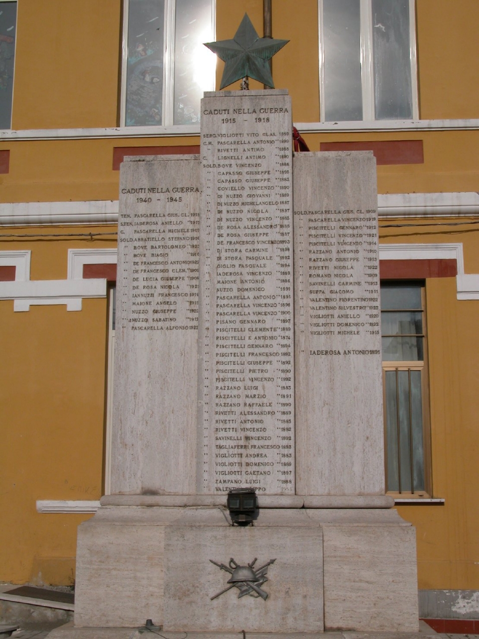 monumento ai caduti - a stele - bottega Italia centro-meridionale (sec. XX)