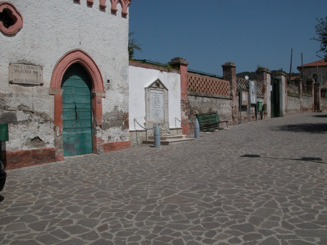 monumento ai caduti - a lapide - bottega Italia centro-meridionale (sec. XX)